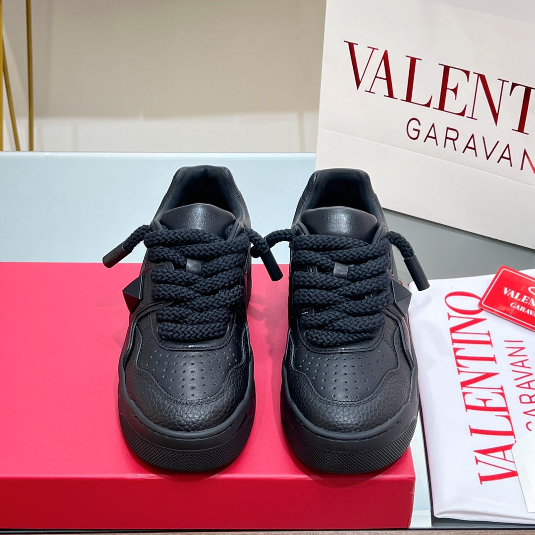 VT 2025 Garavani Sneakers Black Cowhide 546998