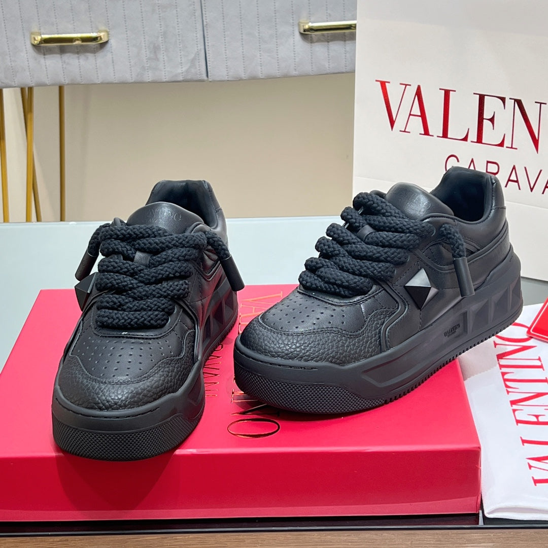 VT 2025 Garavani Sneakers Black Cowhide 546998