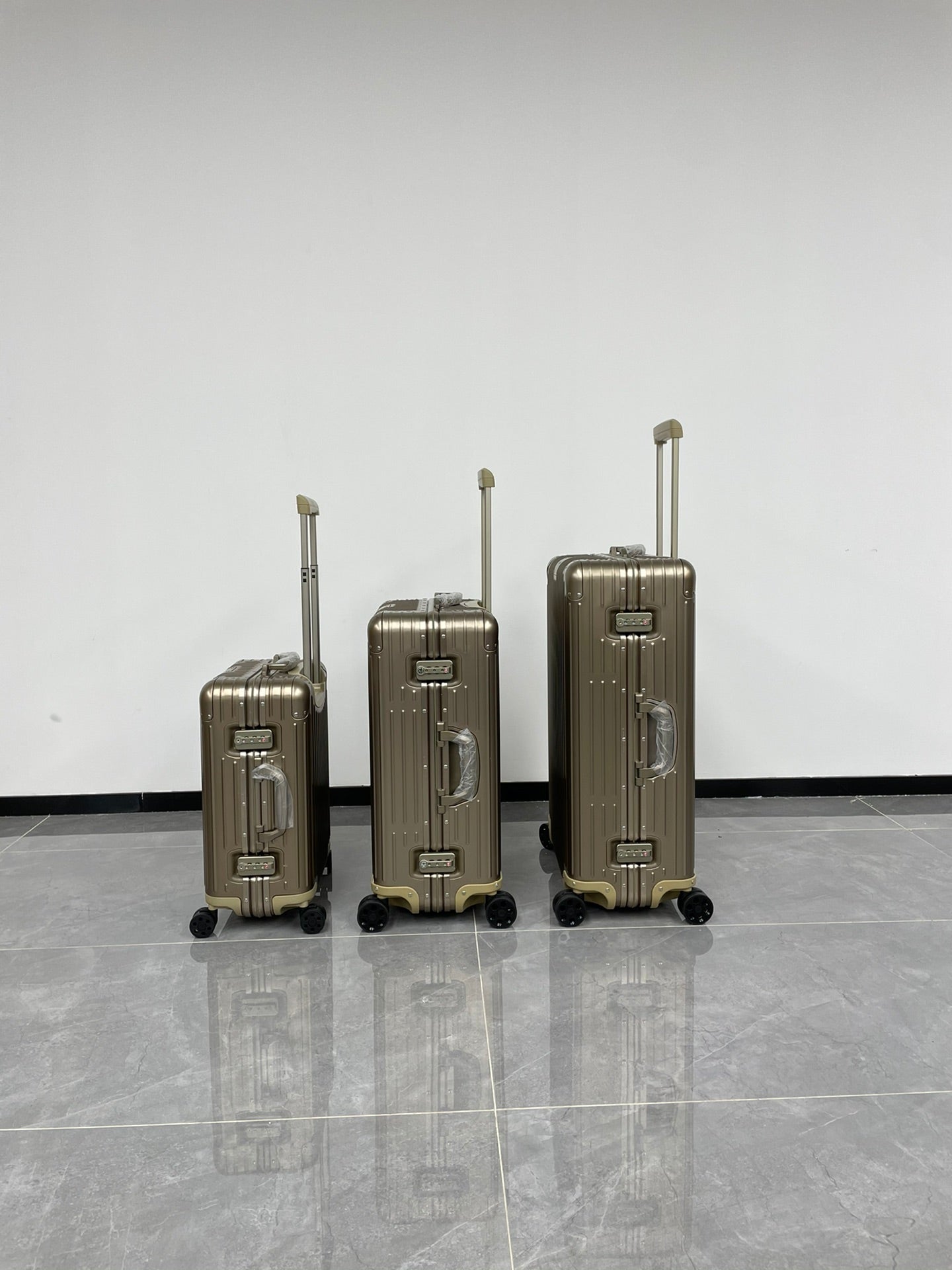 Rimowa 2025 Titanium Gold Aluminum 273830