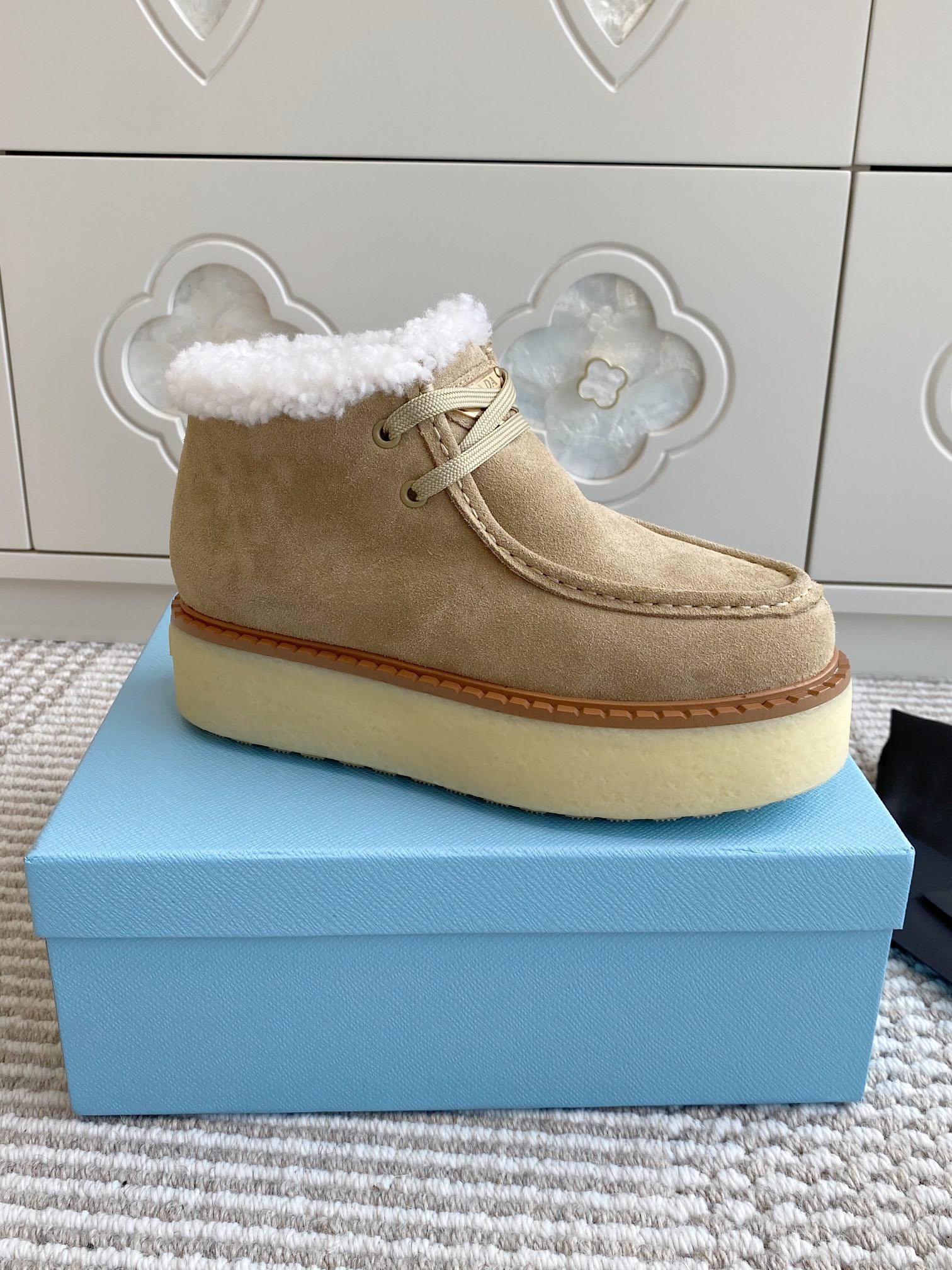 Prada Chukka Boots Light Khahi Suede White Shearing 564161