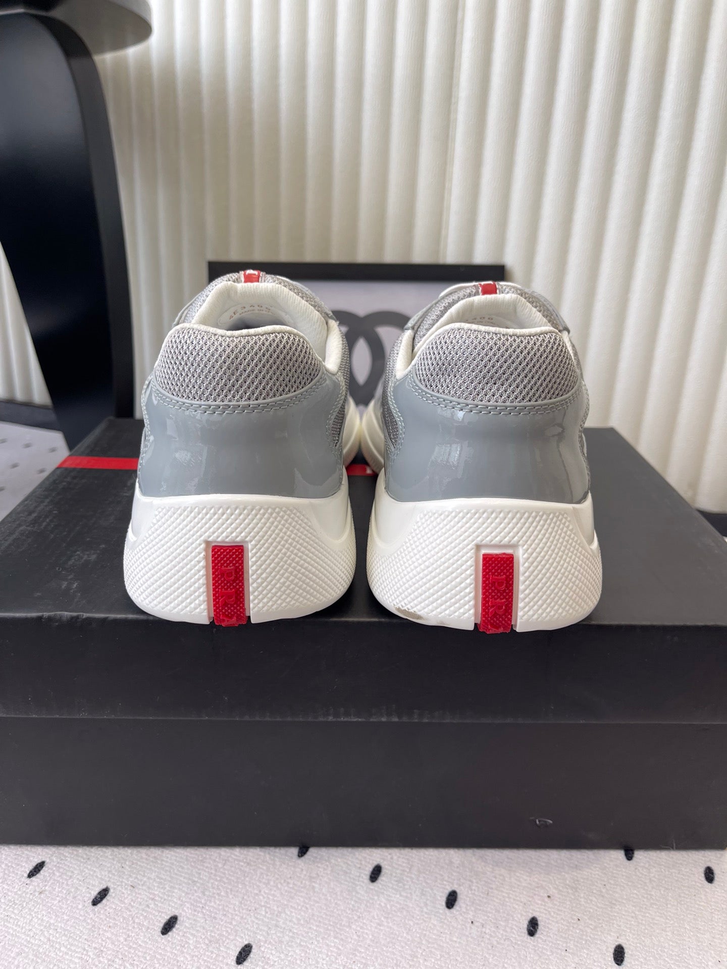 Pra 2025 Sneaker Glossy Gray Patent Leather Mesh 554583