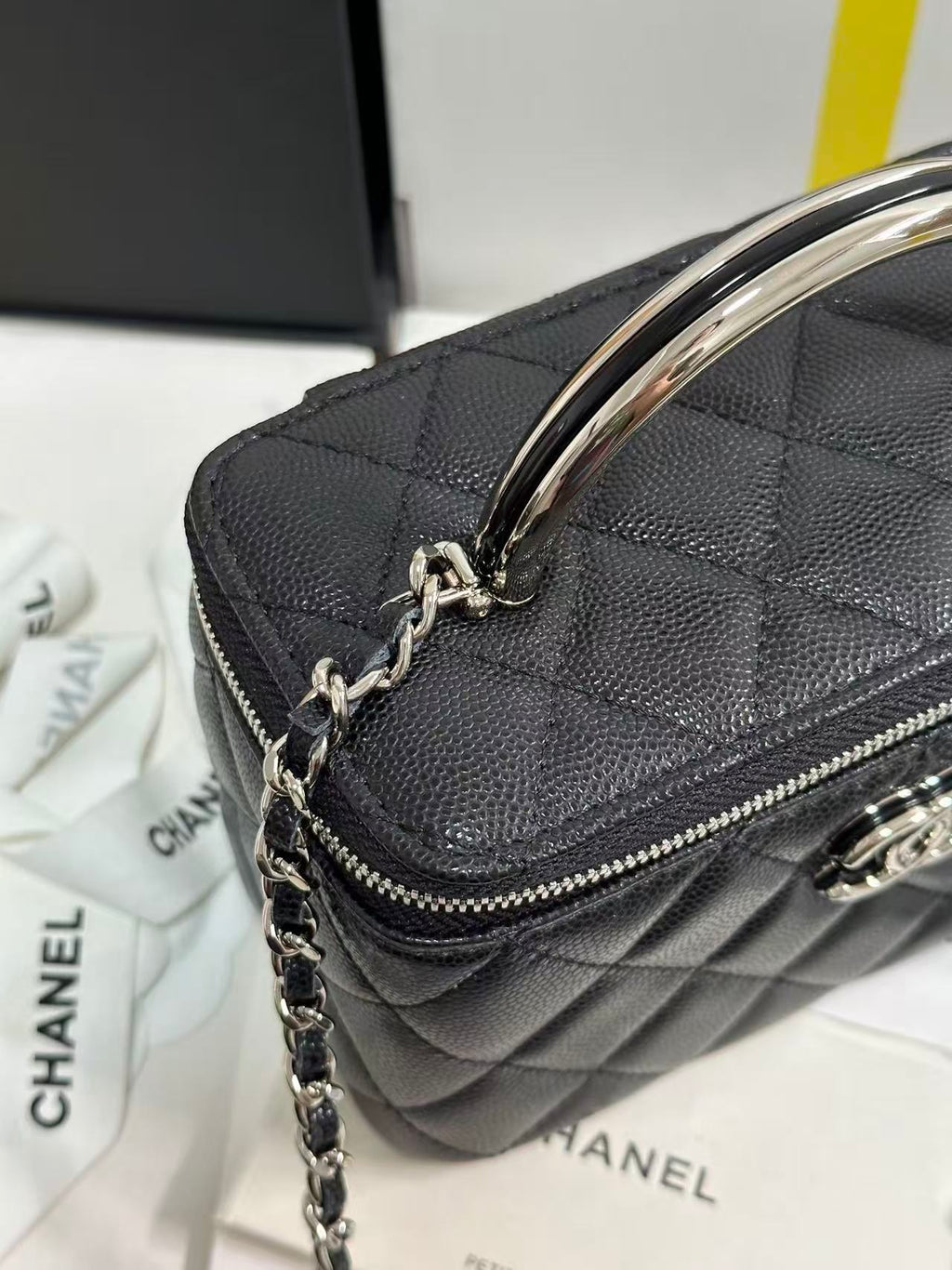 CC 25P Hidden Enamel Handle Makeup Bag Black Lychee Leather