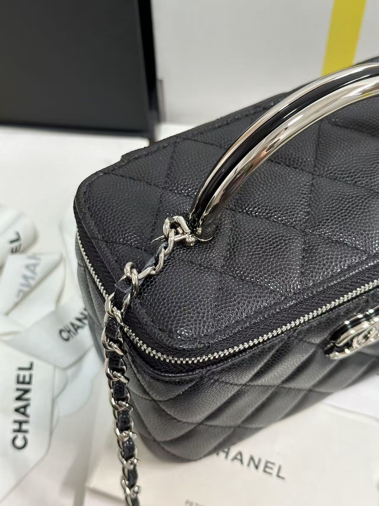 CC 25P Hidden Enamel Handle Makeup Bag Black Lychee Leather