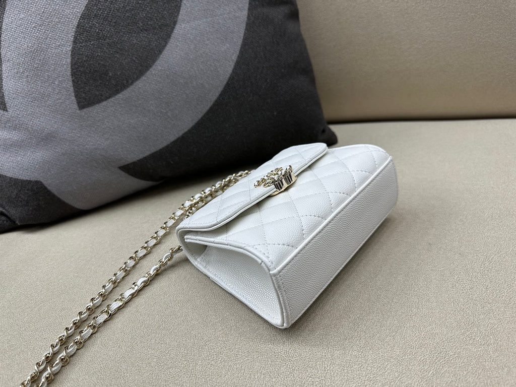 CC Clutch With Chain Caviar White 12 _ 15 _ 6 cm