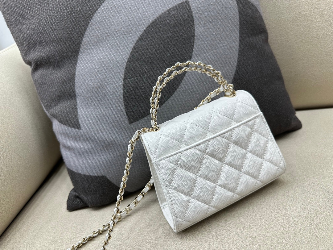 CC Clutch With Chain Caviar White 12 _ 15 _ 6 cm