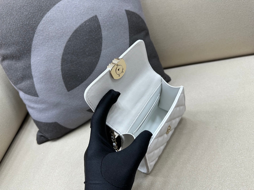 CC Clutch With Chain Caviar White 12 _ 15 _ 6 cm