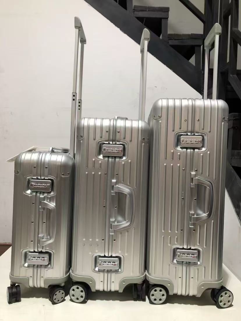 RIMOWA Classic Suitcase Anodized Aluminum Silver