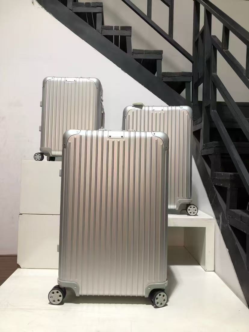 RIMOWA Classic Suitcase Anodized Aluminum Silver