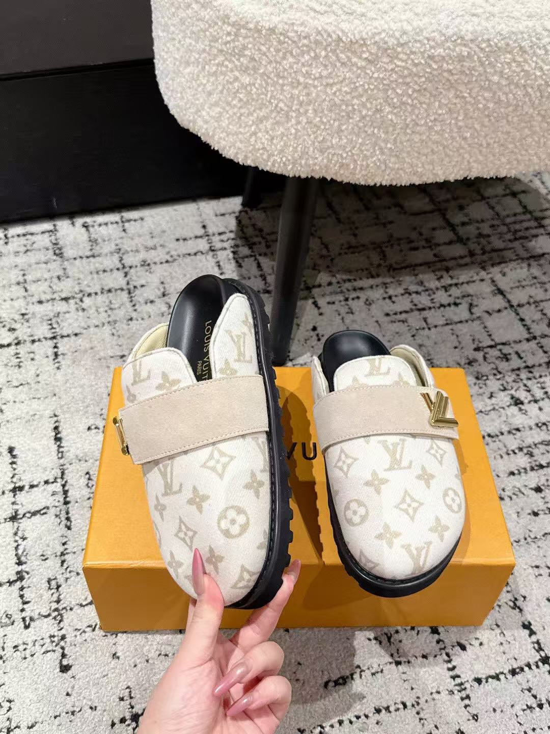 LV 25 Cosy Comfort Flat Clog Mule White Beige Black Leather Fabric