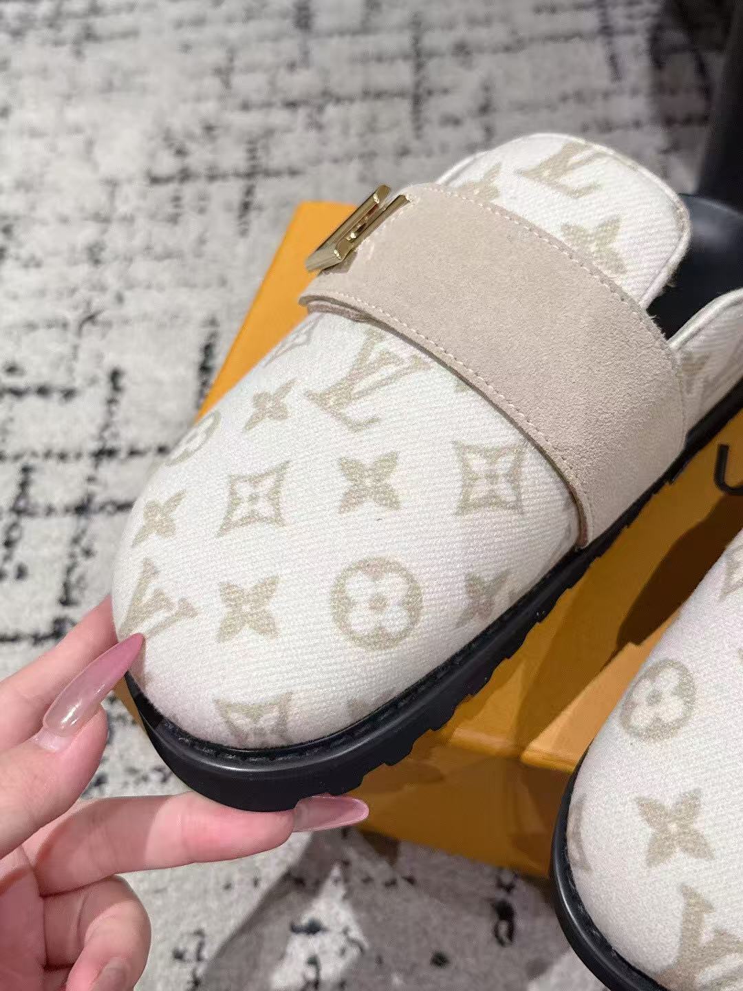 LV 25 Cosy Comfort Flat Clog Mule White Beige Black Leather Fabric