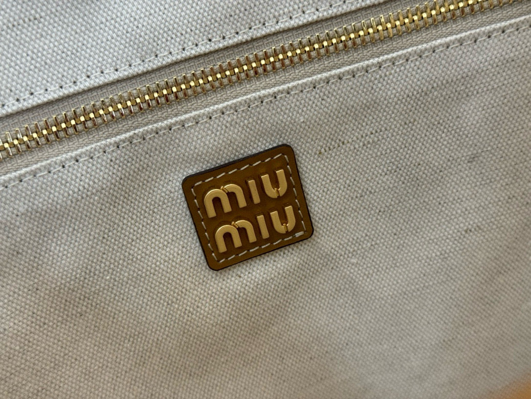 HOBO 40 TOTE BAG IN BROWN CALFSKIN