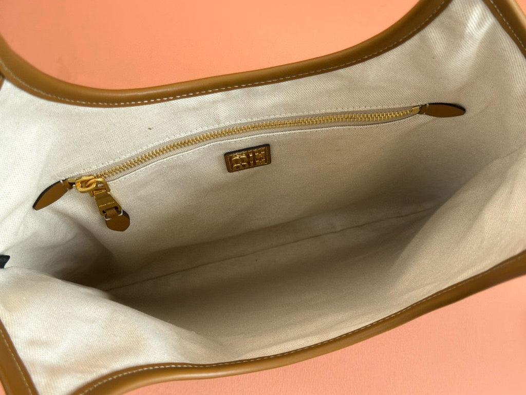 HOBO 40 TOTE BAG IN BROWN CALFSKIN