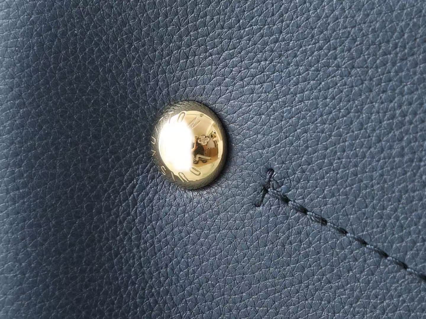 Louis Vuitton 2025 Carmel Mahina Hobo 40cm Bag Black Calfskin