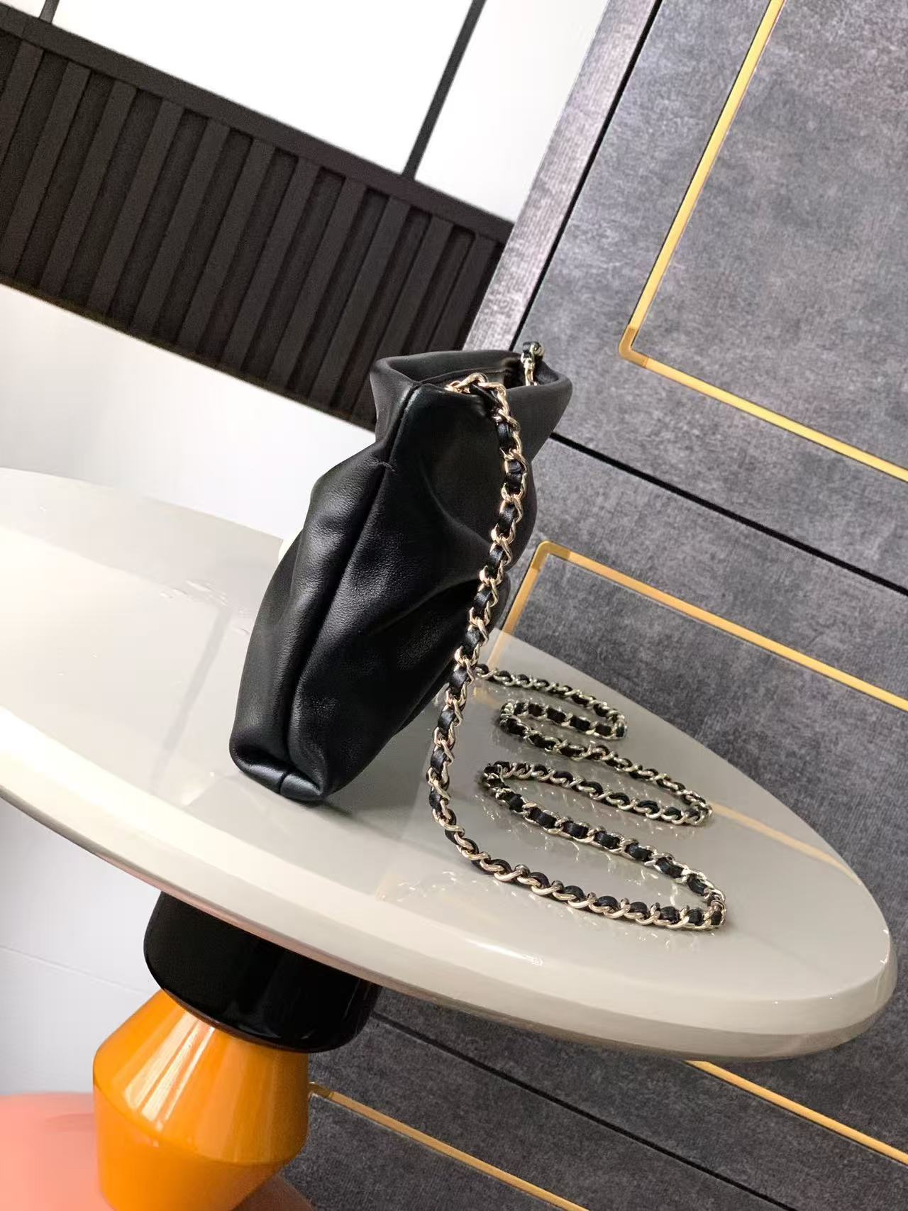 Chanel 2025 Shiny Pearl Clutch With Chain Bag 24cm Black Lambskin