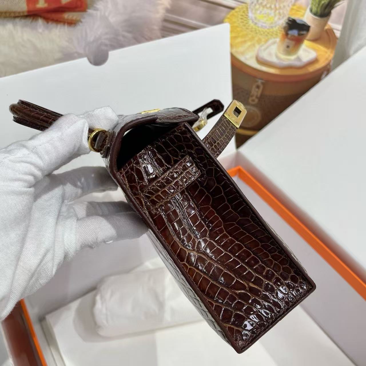 HM KELLY MINI 19 IN HONEY BROWN SALTWATER CROCODILE LEATHER GOLD BUCKLE