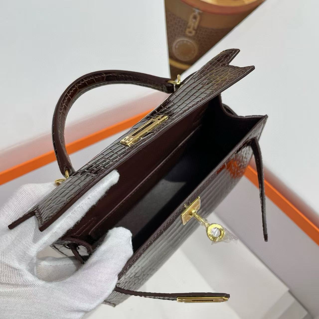 HM KELLY MINI 19 IN HONEY BROWN SALTWATER CROCODILE LEATHER GOLD BUCKLE