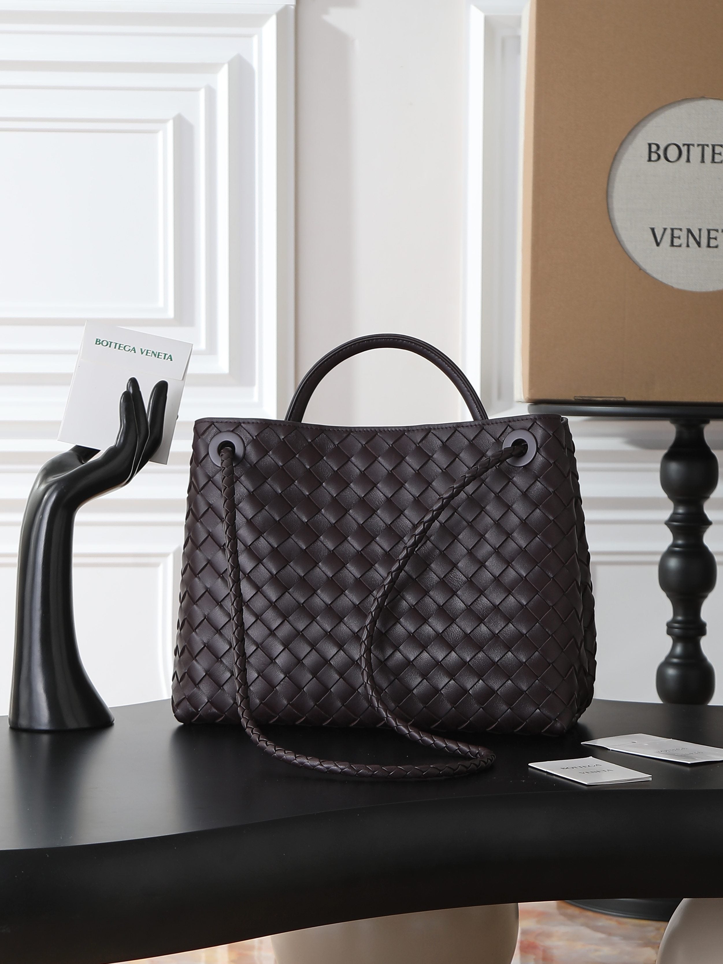 BV MEDIUM ANDIAMO 32CM DARK BROWN CHOCOLATE LAMBSKIN