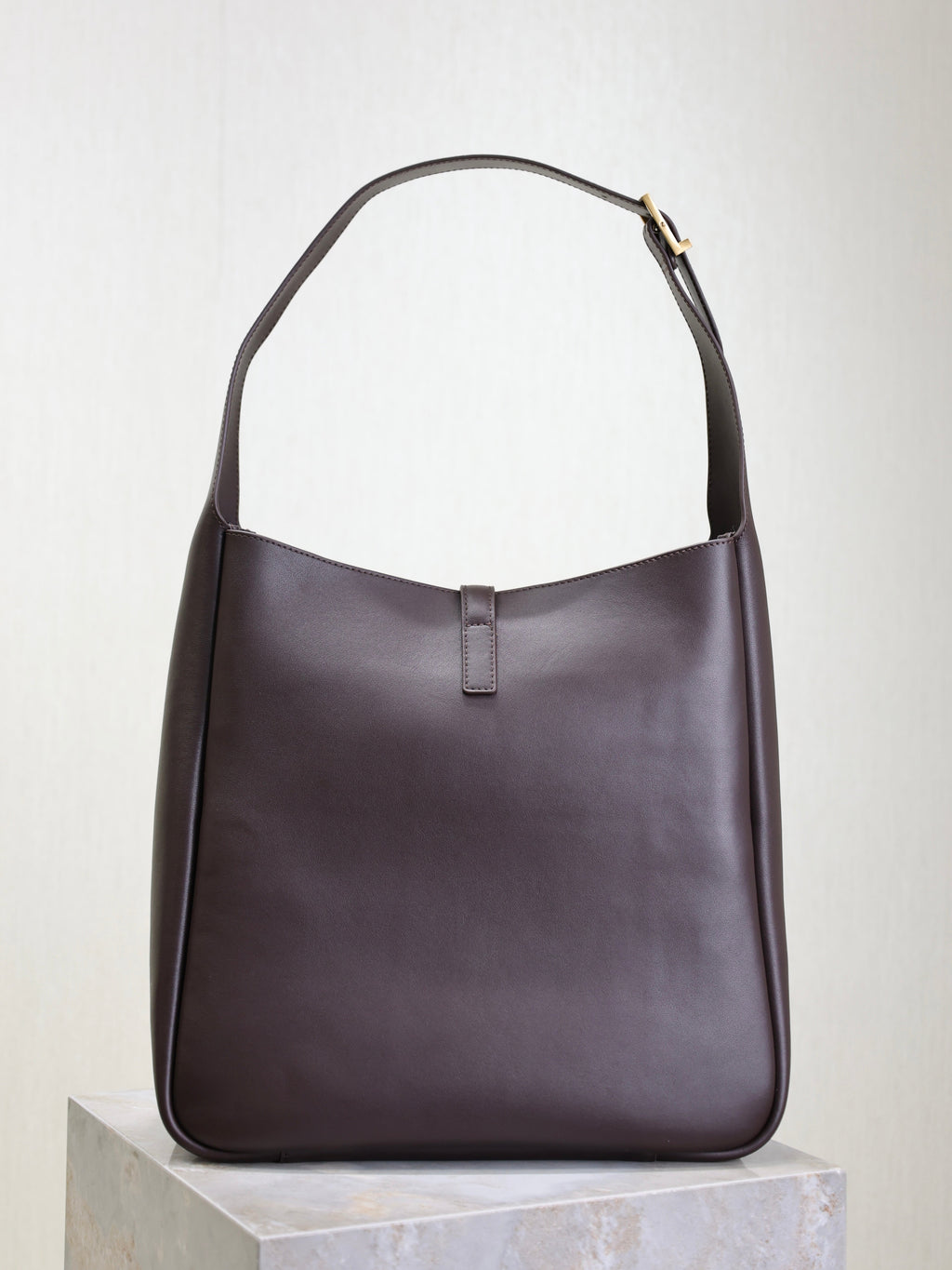 LE 5 À 7 LARGE BAG 31 IN COFFEE LAMBSKIN