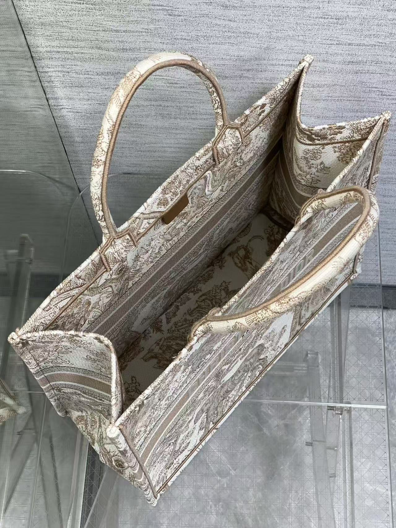 CD 2025 Book Tote 41cm Bag Brown White Canvas