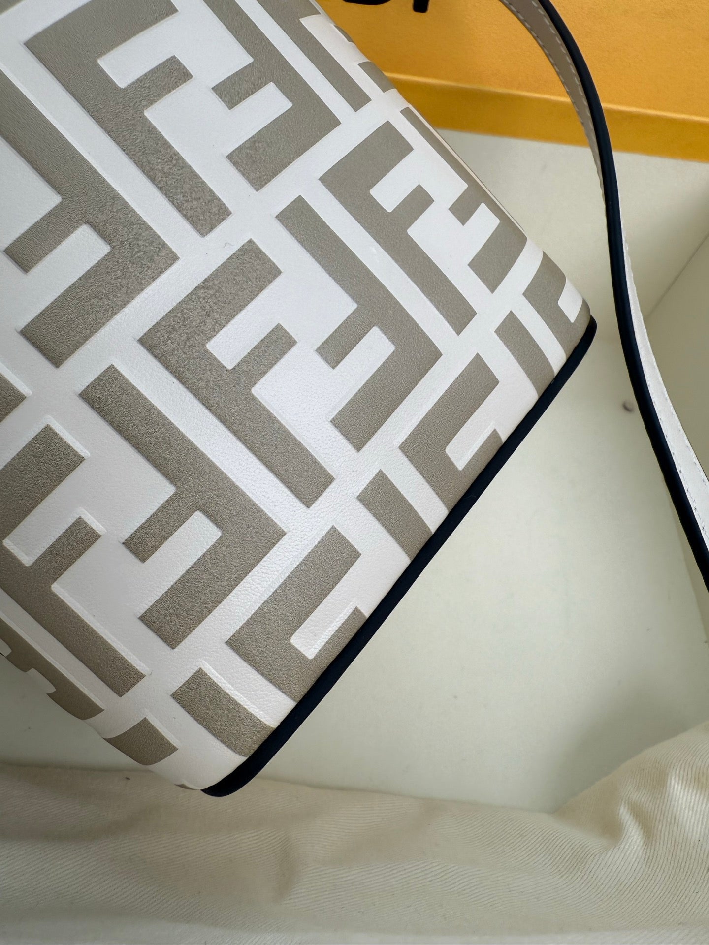 MON TRESOR 18 IN BEIGE WHITE CANVAS WITH FF MOTIF EMBROIDERED