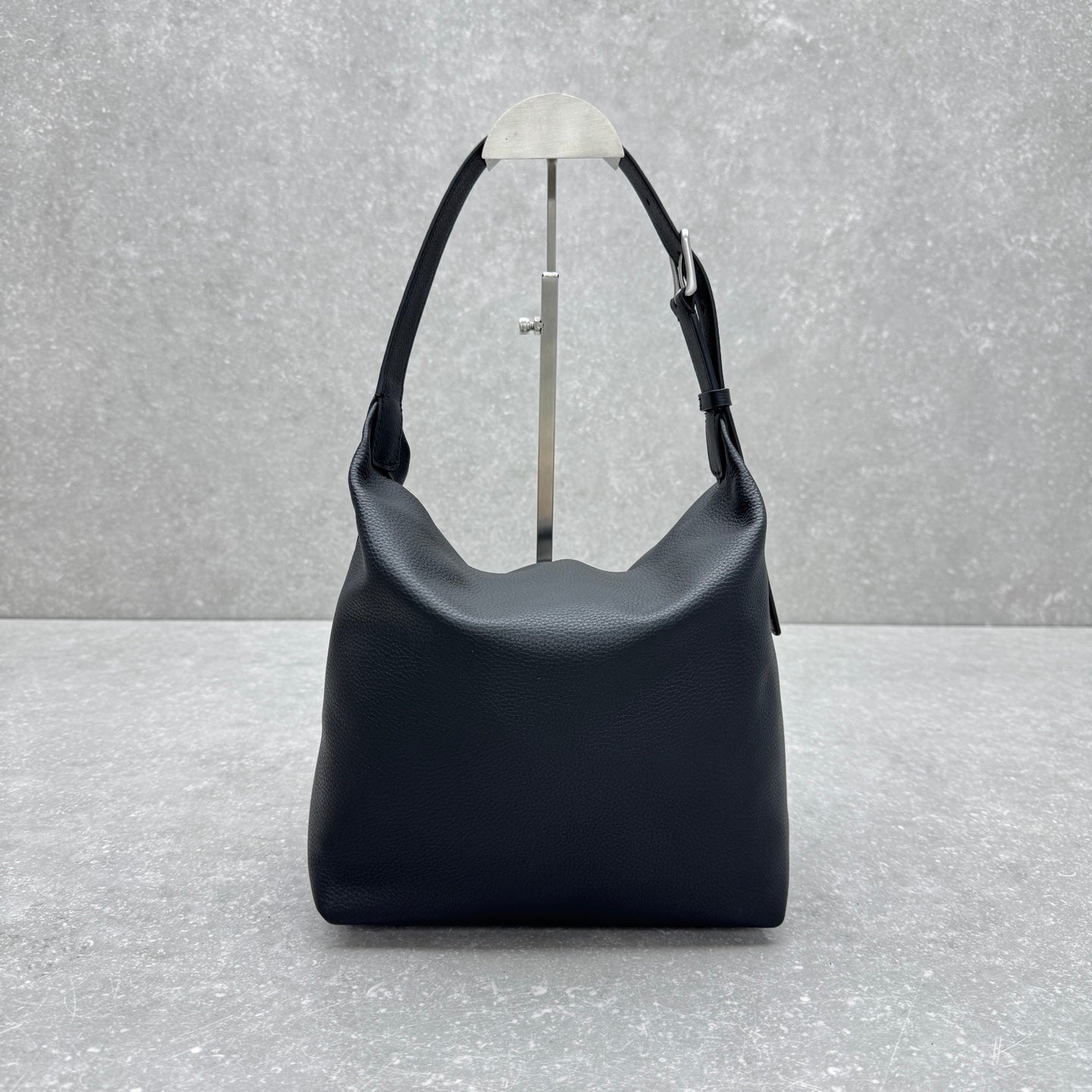 The Row 2025 Isa Bag 23cm Soft Leather