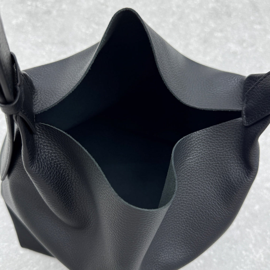 The Row 2025 Isa Bag 23cm Soft Leather