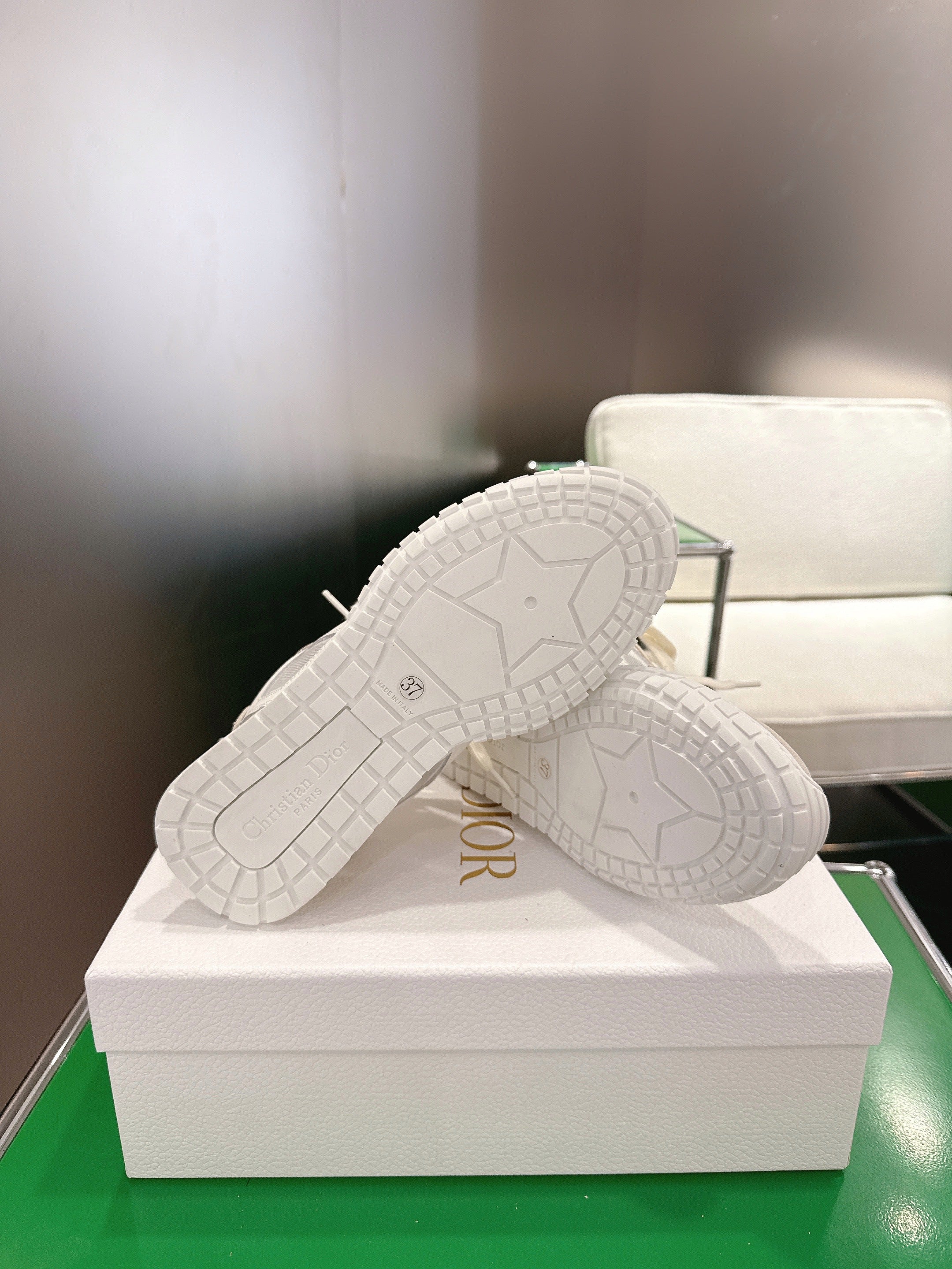 CD Tech Sneakers White Light Pale Taupe Cowhide Mesh Suede 562673