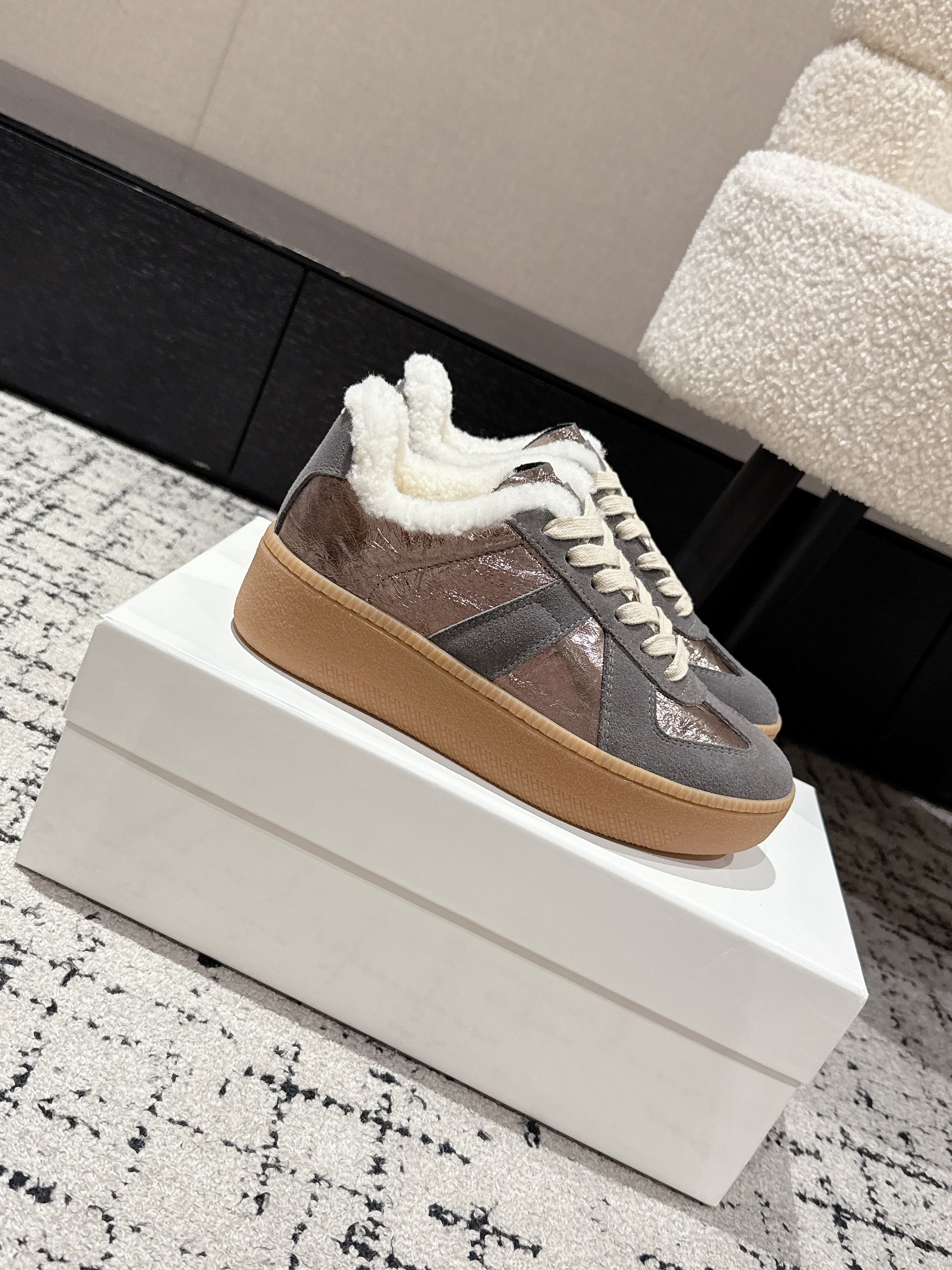 MM Platform German Training Shoes 50mm Dark Grey Suede Metalic Fur 558416