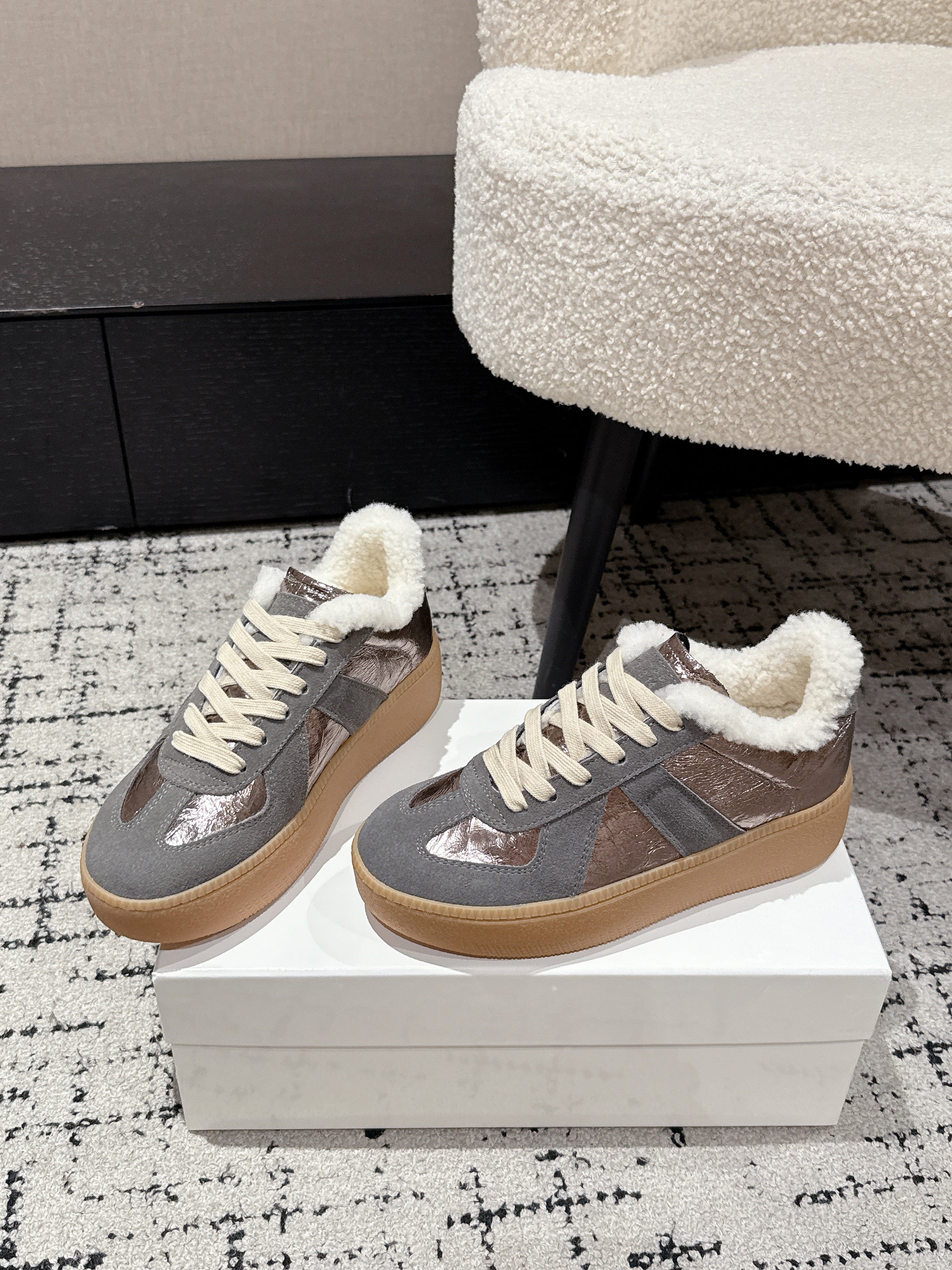 MM Platform German Training Shoes 50mm Dark Grey Suede Metalic Fur 558416