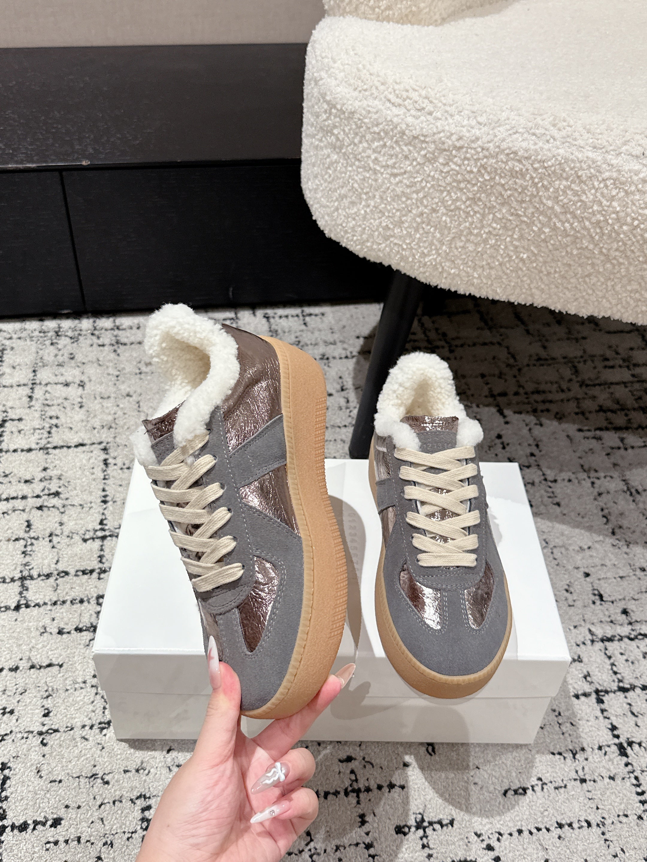 MM Platform German Training Shoes 50mm Dark Grey Suede Metalic Fur 558416