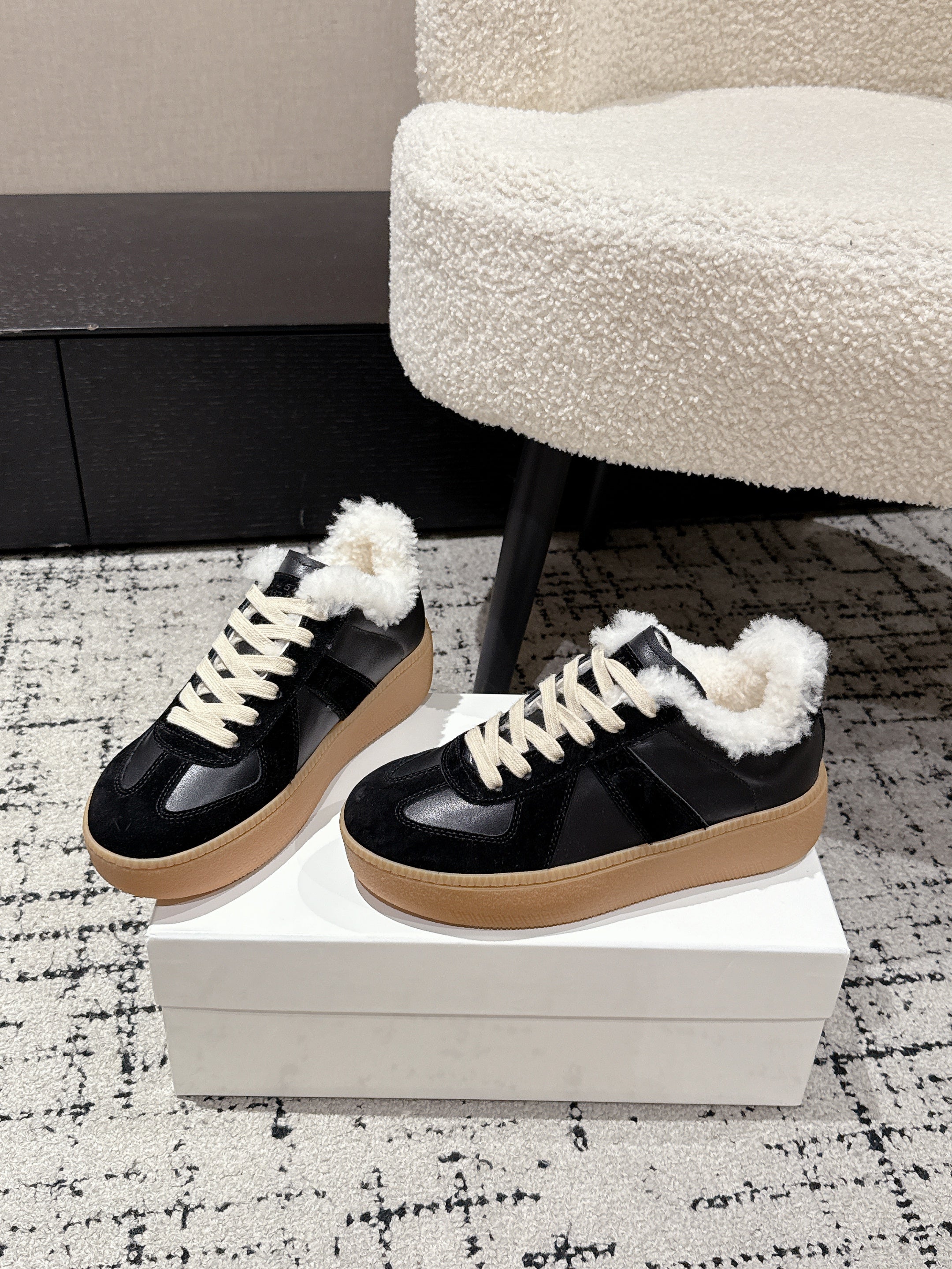 MM Platform German Training Shoes 50mm Black Suede Sheepskin Fur 558418