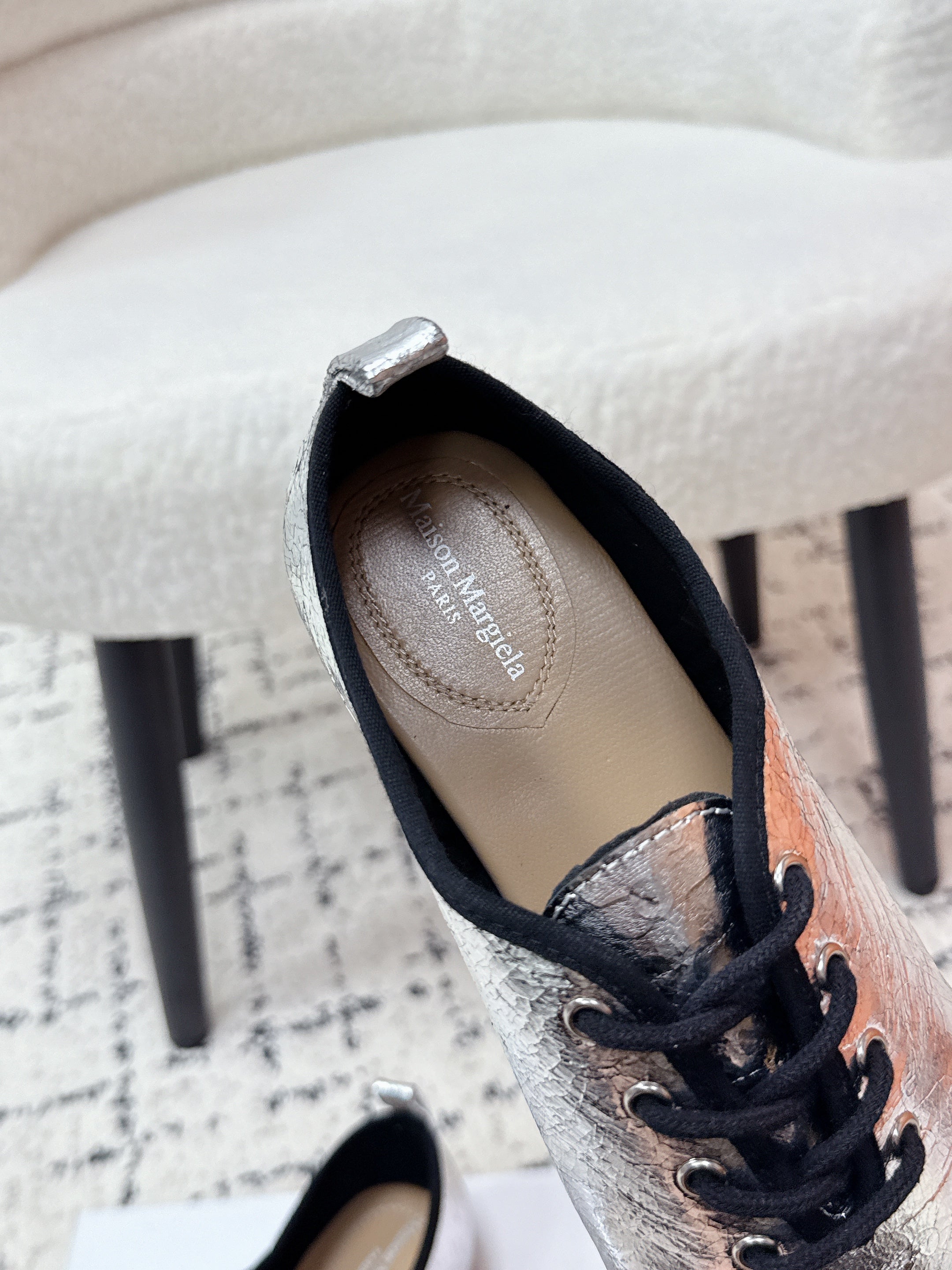 MM Tabi 6-Point Toe Lace-up Shoes Sliver Metalic Calfskin 558425