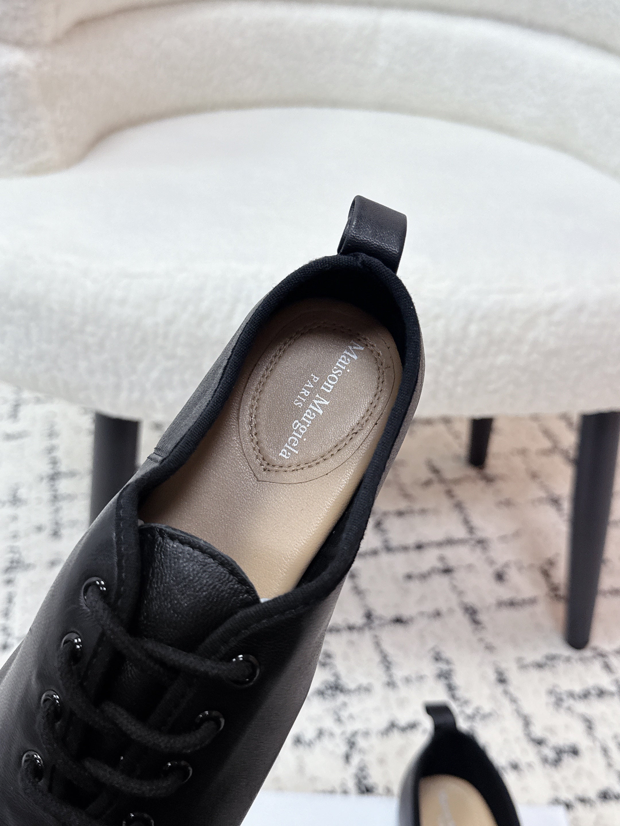 MM Tabi 6-Point Toe Lace-up Shoes Black Calfskin 558423