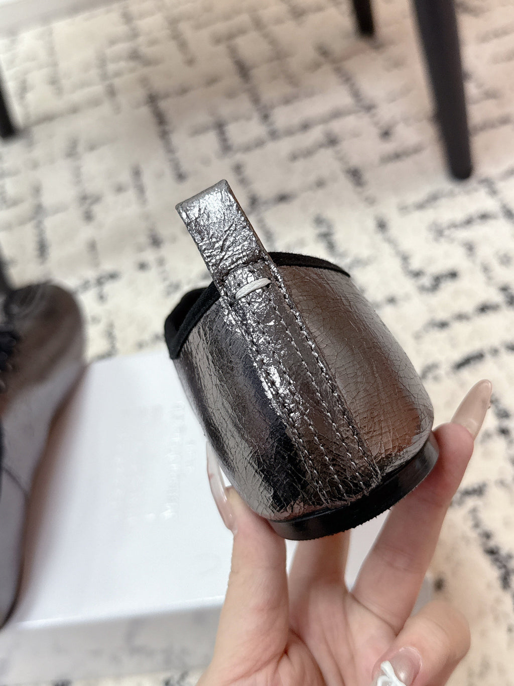 MM Tabi 6-Point Toe Lace-up Shoes Sliver Metalic Calfskin 558425