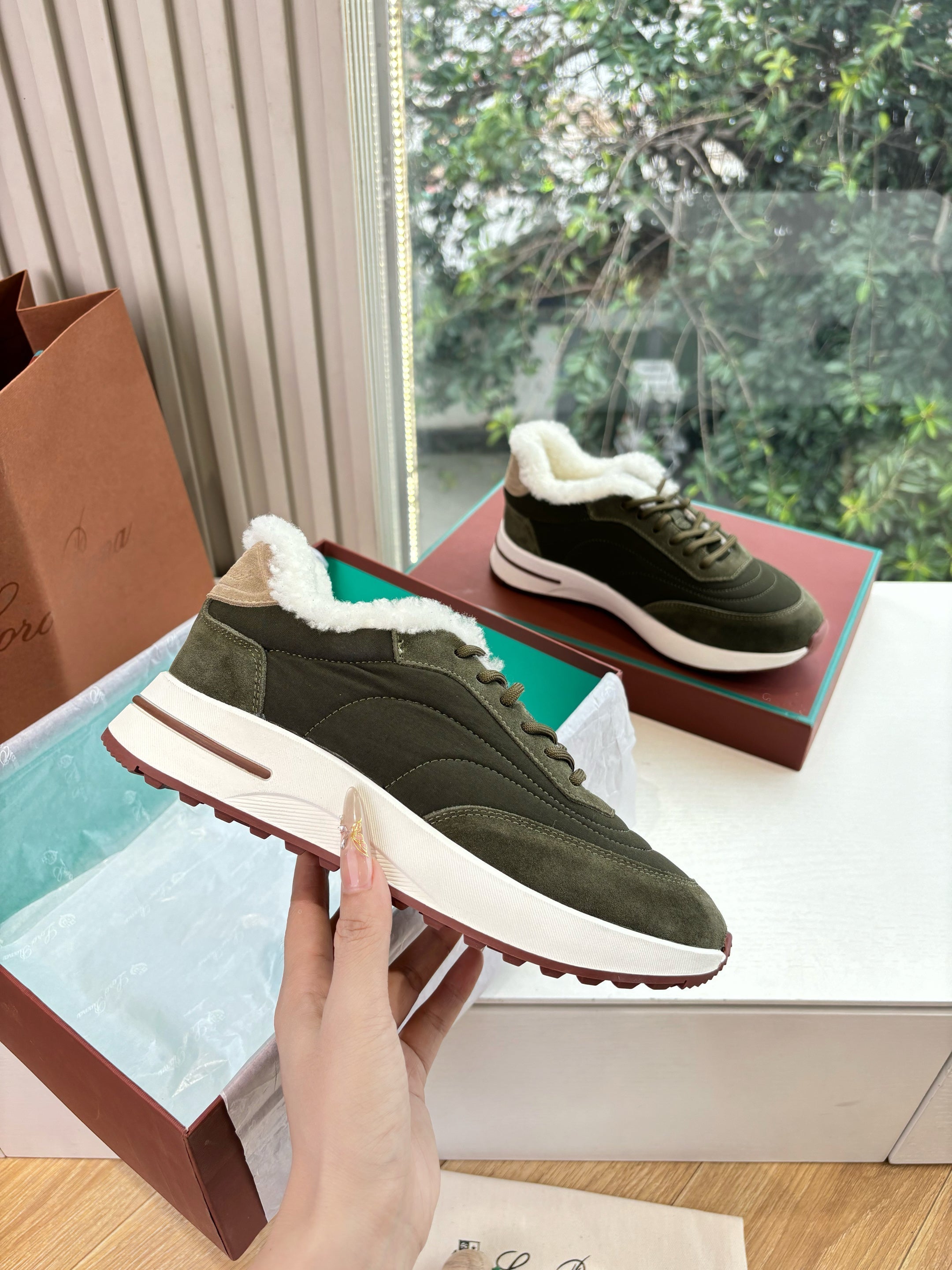 LP Weekend Walk Sneaker Olive Green Fur Suede 549514