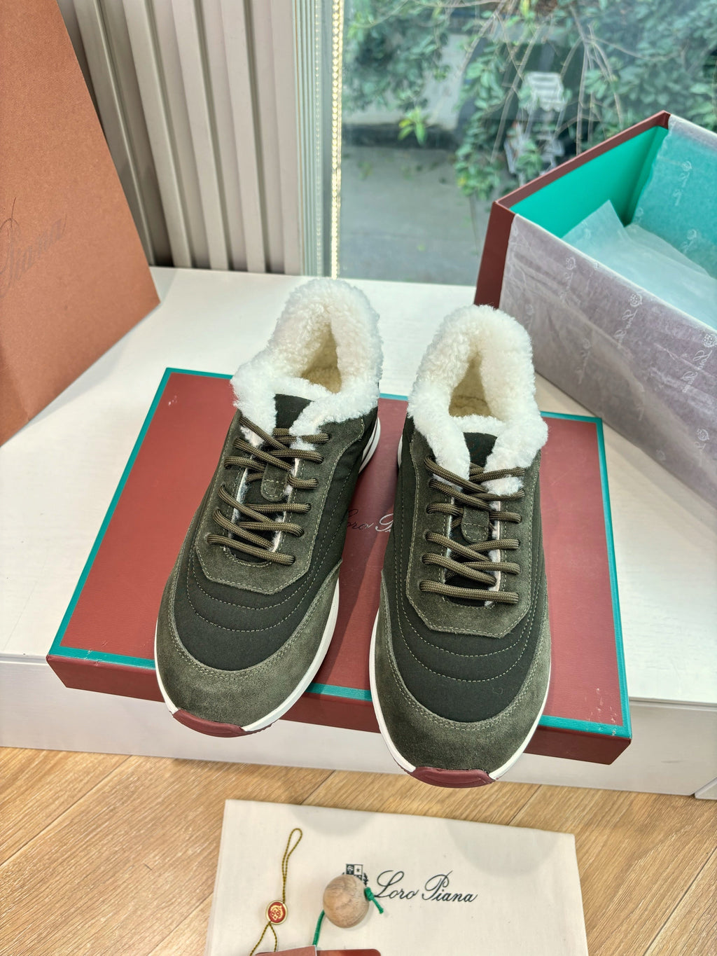 LP Weekend Walk Sneaker Olive Green Fur Suede 549514