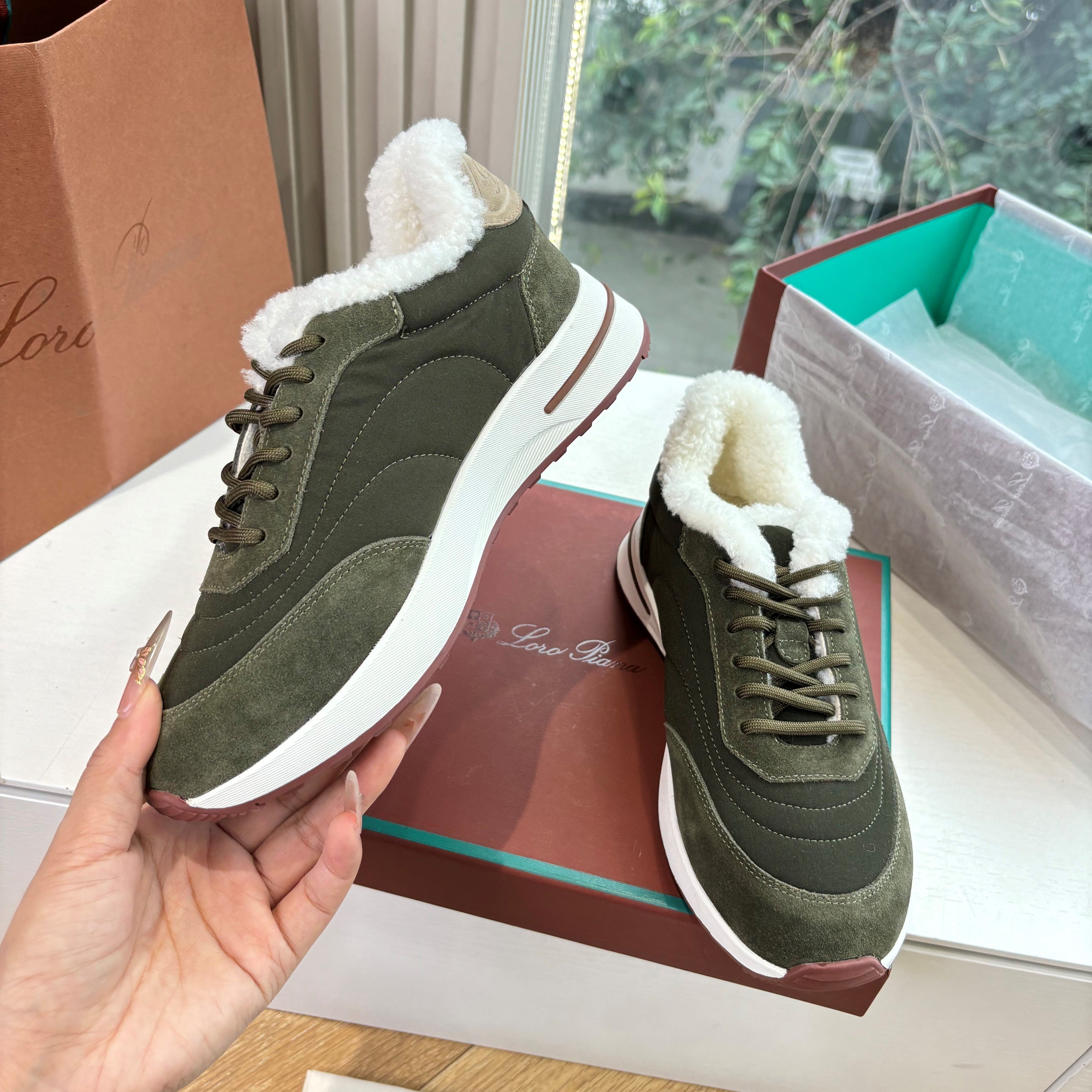 LP Weekend Walk Sneaker Olive Green Fur Suede 549514