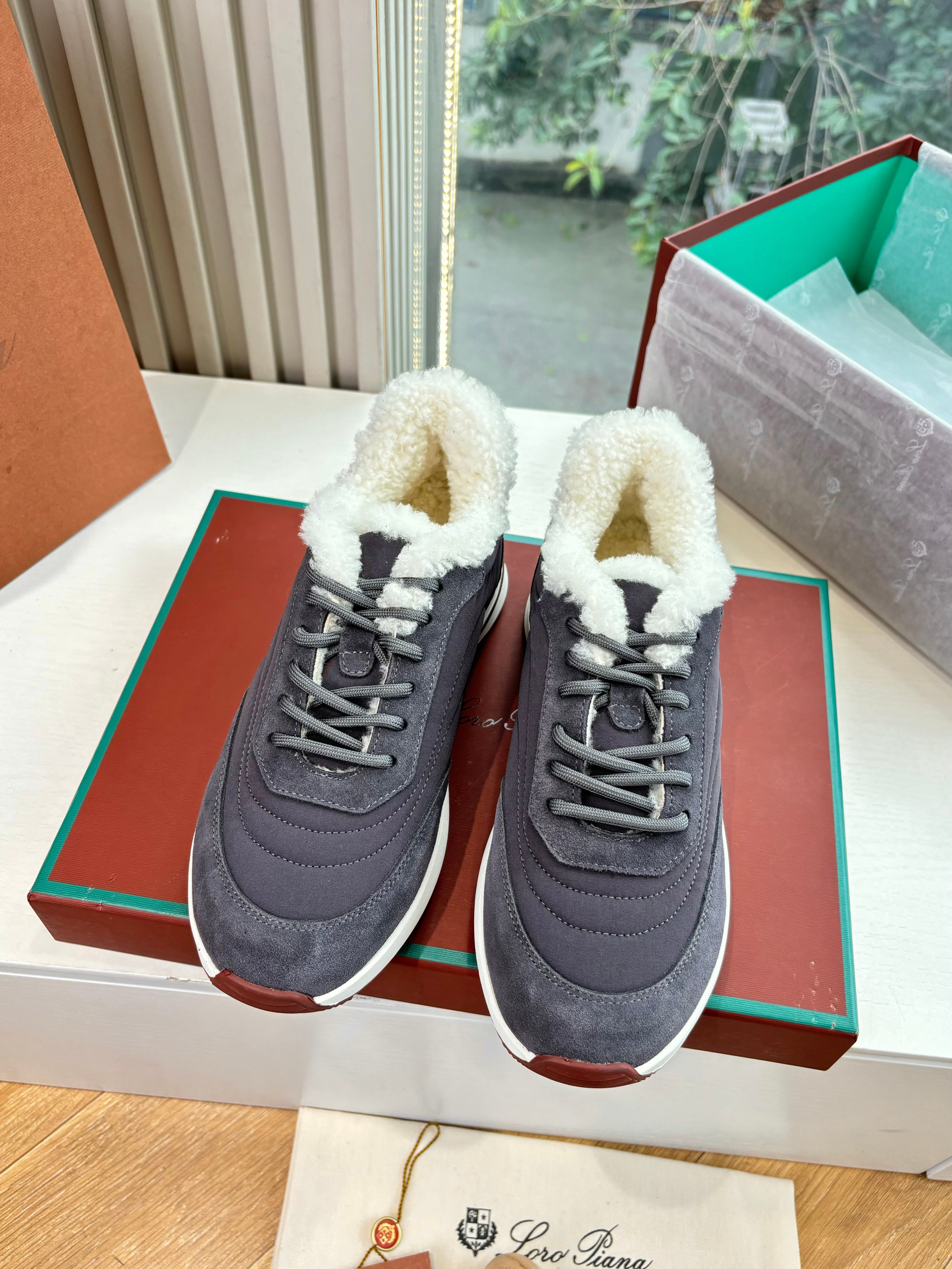 LP Weekend Walk Sneaker Purple Gray Fur Suede 549518