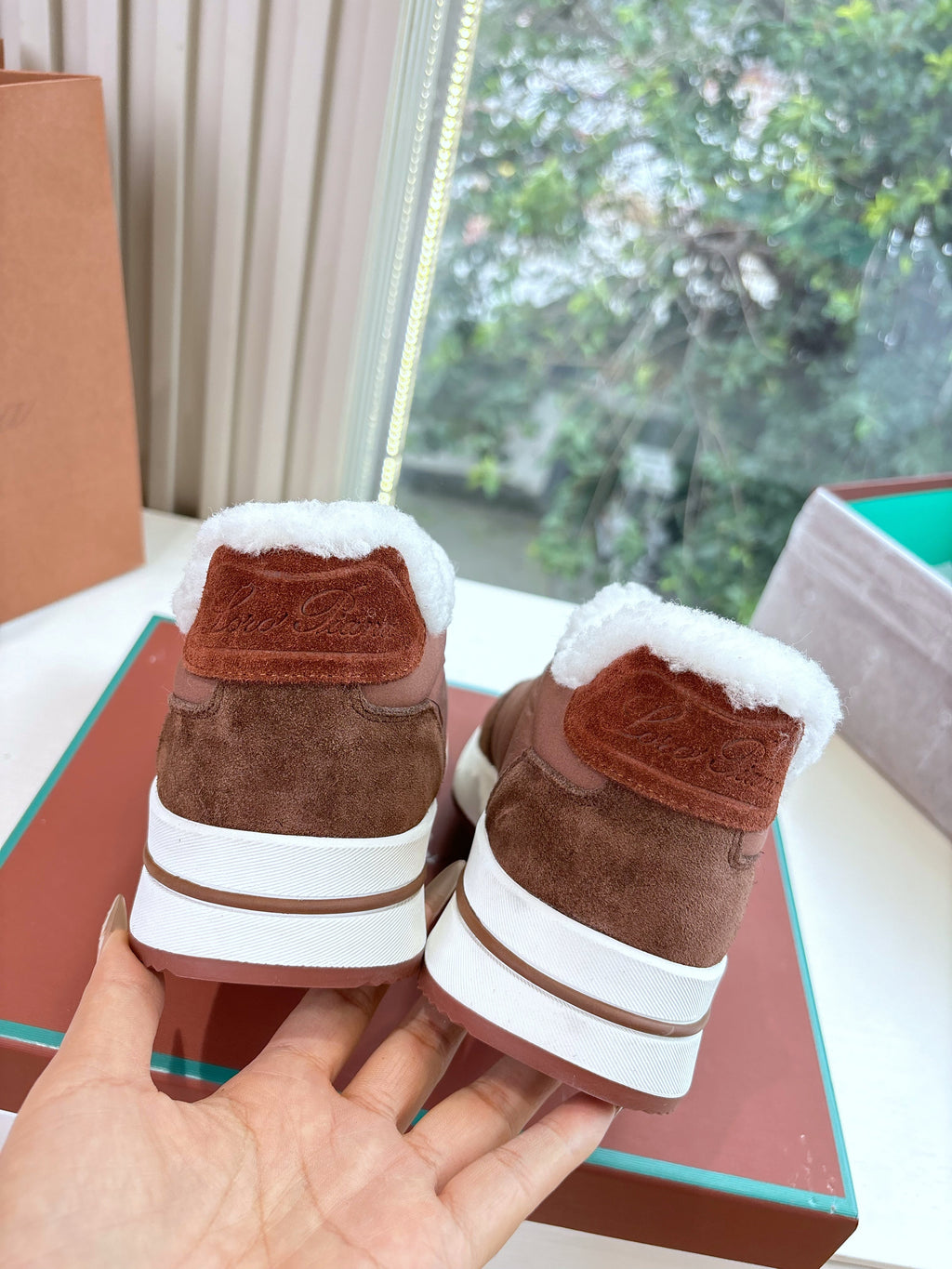 LP Weekend Walk Sneaker Red Brown Fur Suede 549519