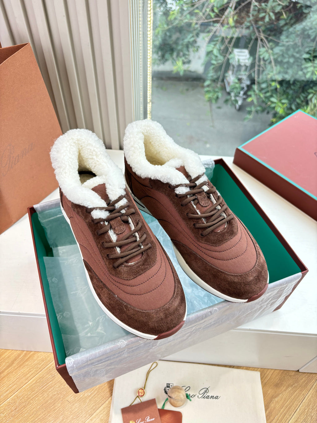 LP Weekend Walk Sneaker Red Brown Fur Suede 549519