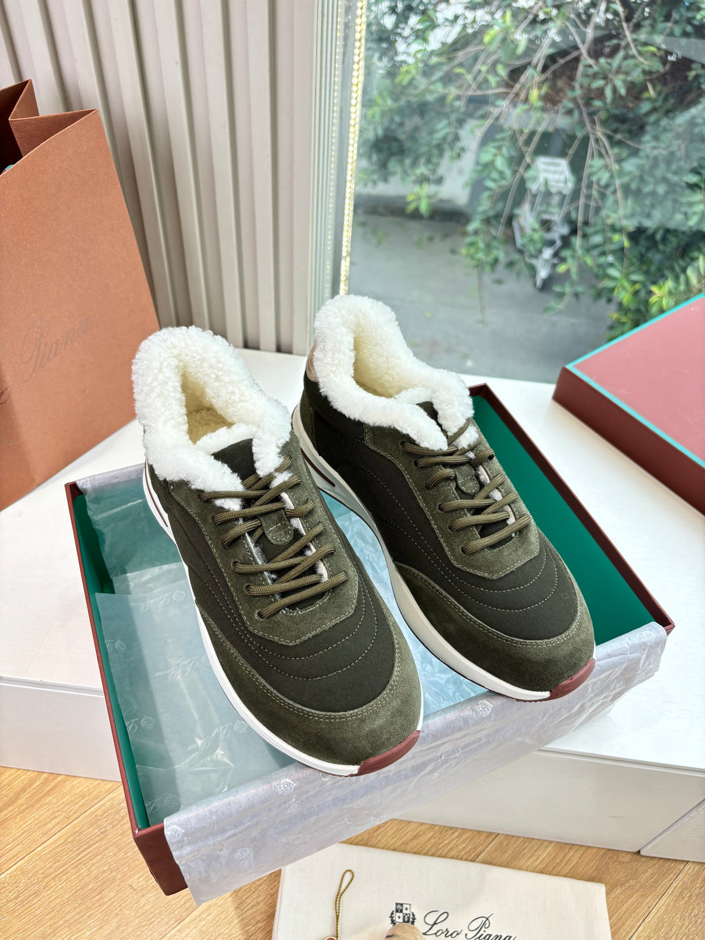 LP Weekend Walk Sneaker Olive Green Fur Suede 549514