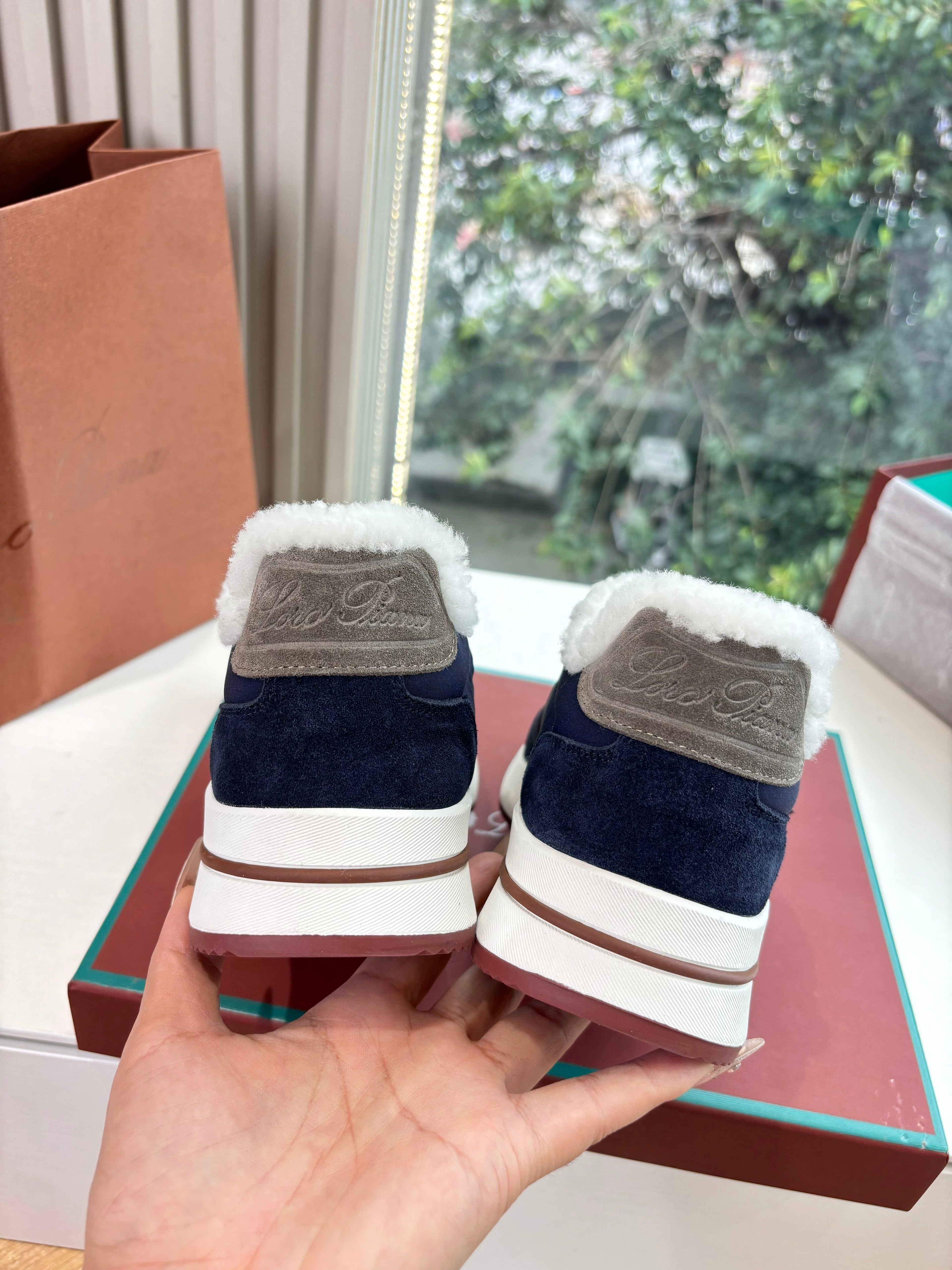 LP Weekend Walk Sneaker Navy Blue Fur Suede 549516