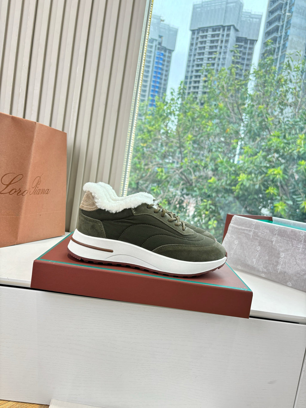 LP Weekend Walk Sneaker Olive Green Fur Suede 549514