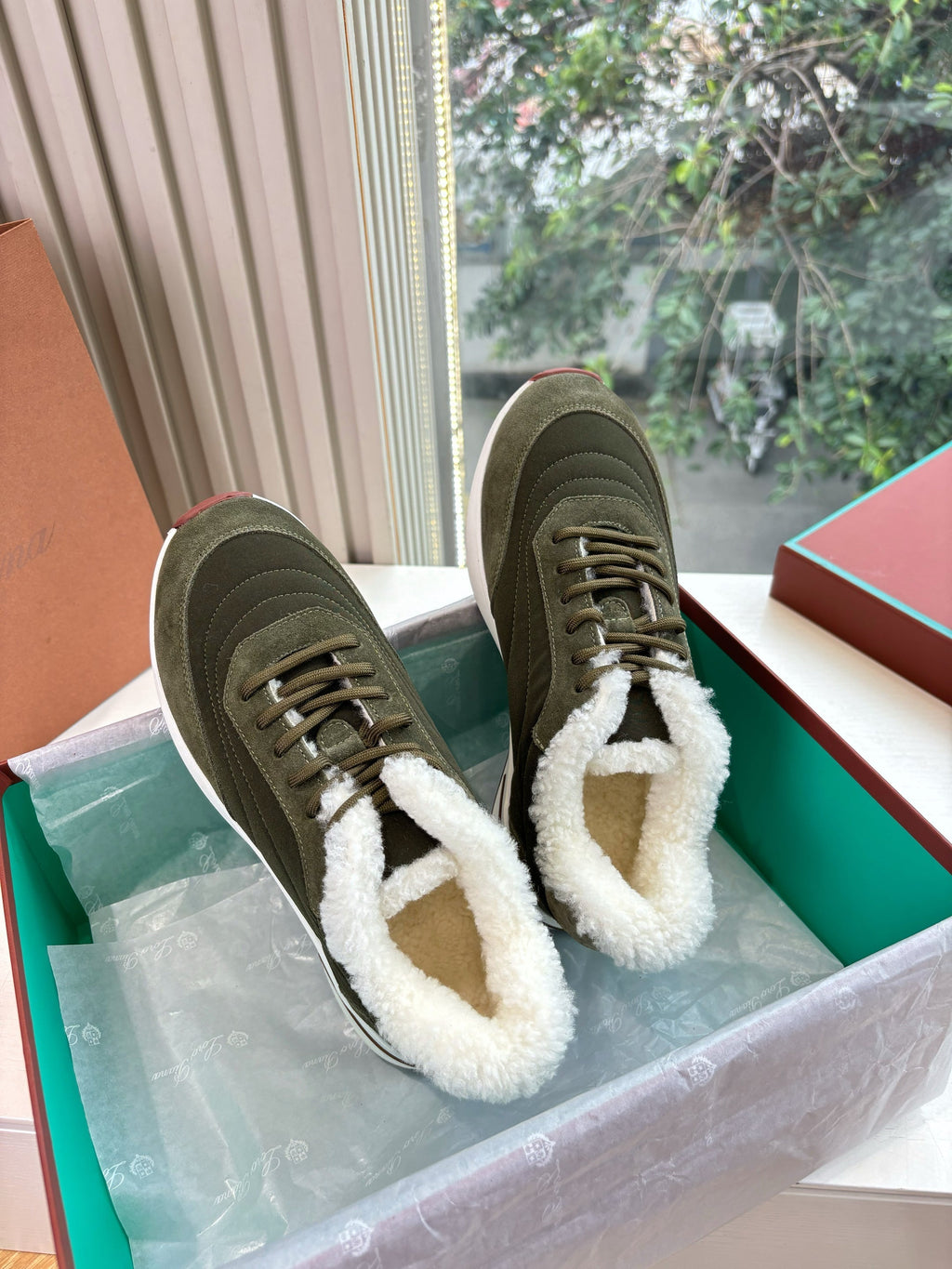 LP Weekend Walk Sneaker Olive Green Fur Suede 549514