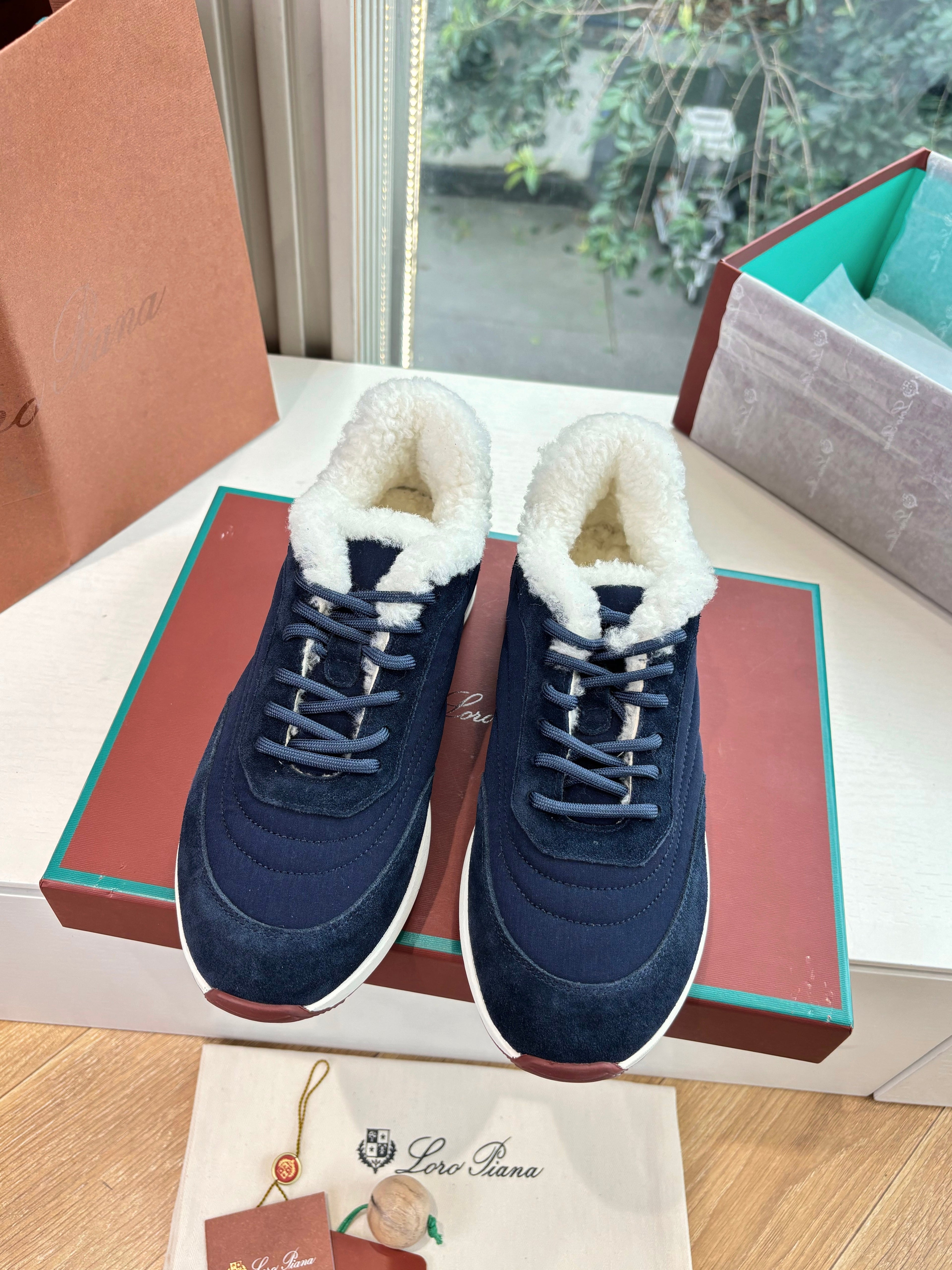 LP Weekend Walk Sneaker Navy Blue Fur Suede 549516