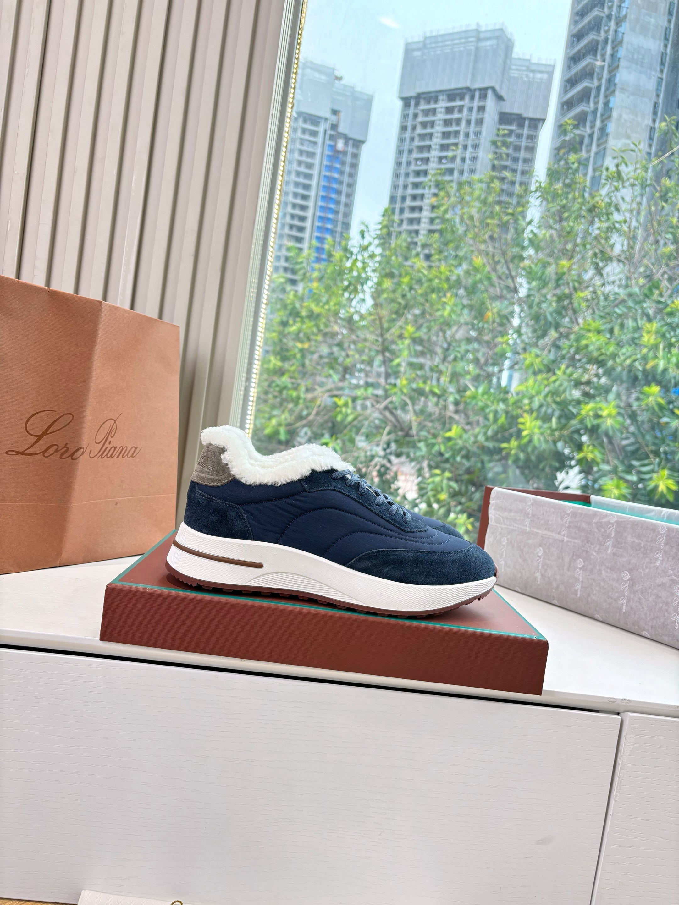 LP Weekend Walk Sneaker Navy Blue Fur Suede 549516