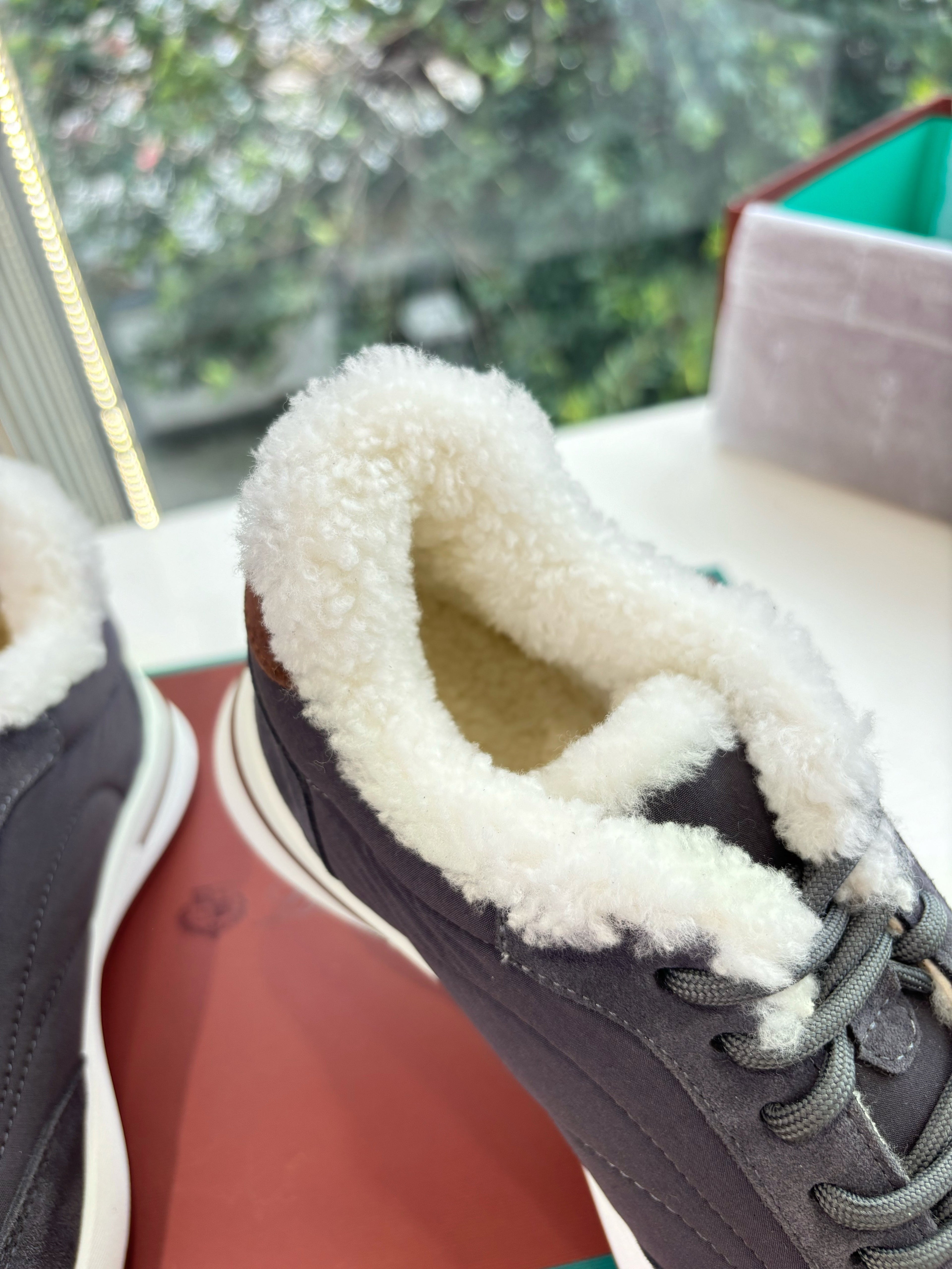 LP Weekend Walk Sneaker Purple Gray Fur Suede 549518