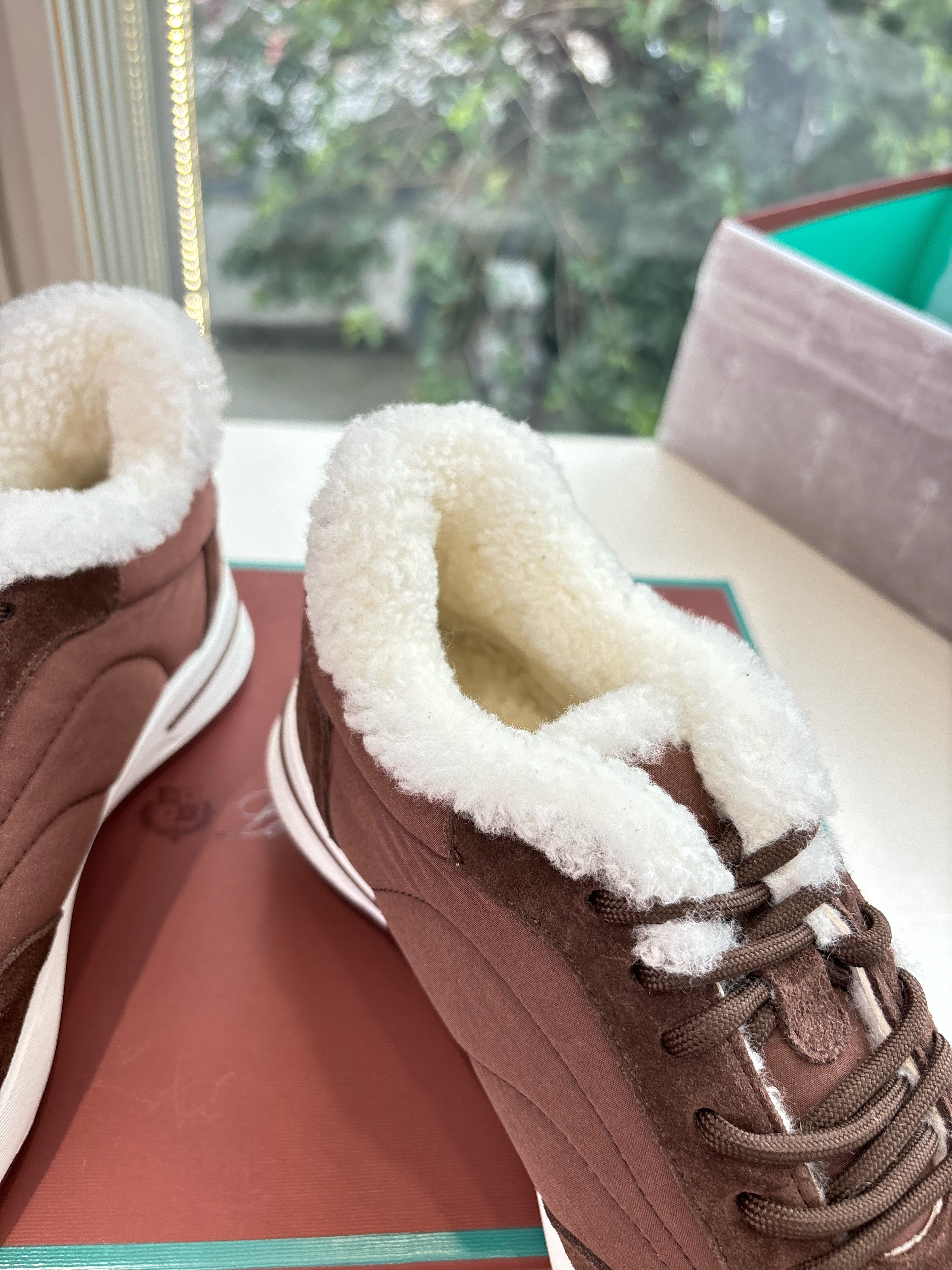 LP Weekend Walk Sneaker Red Brown Fur Suede 549519