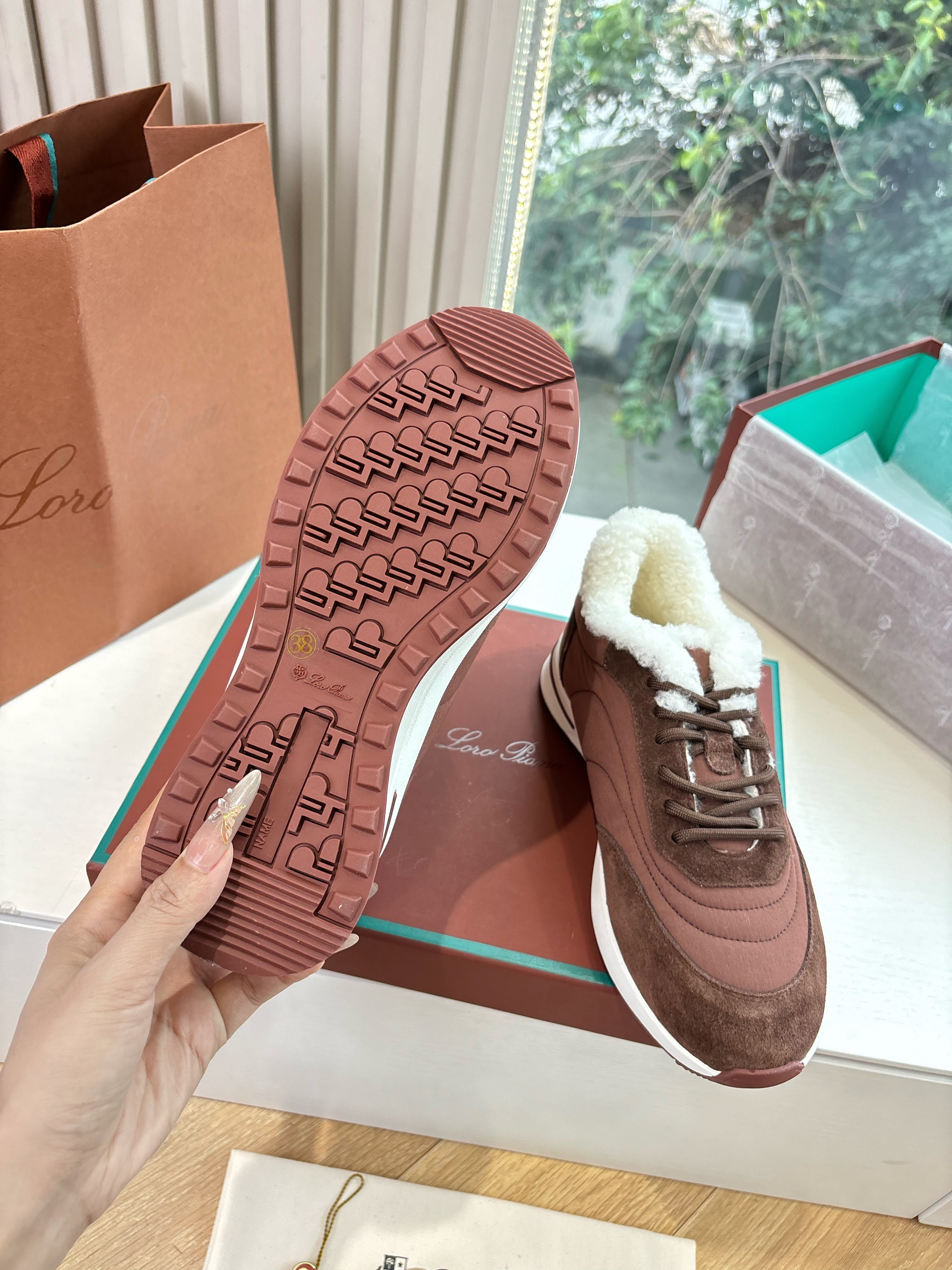 LP Weekend Walk Sneaker Red Brown Fur Suede 549519