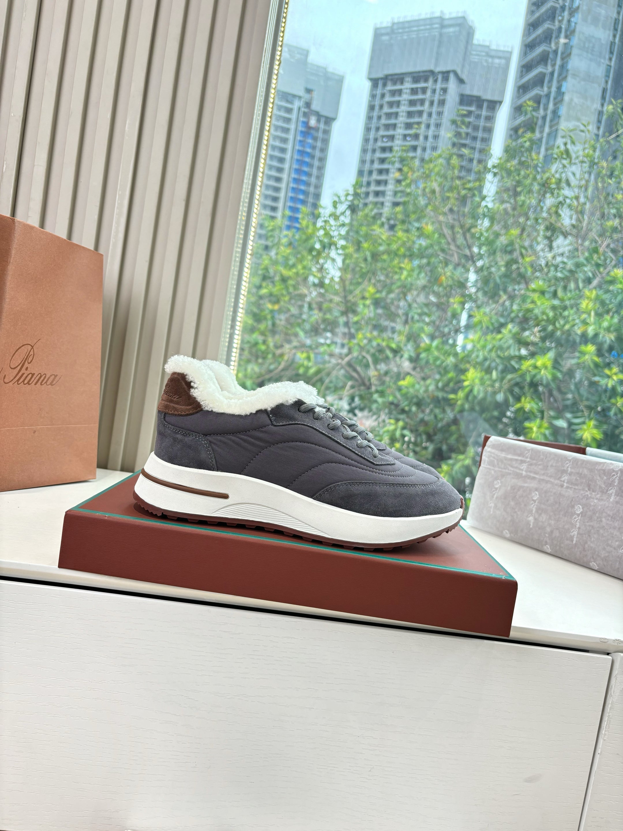 LP Weekend Walk Sneaker Purple Gray Fur Suede 549518